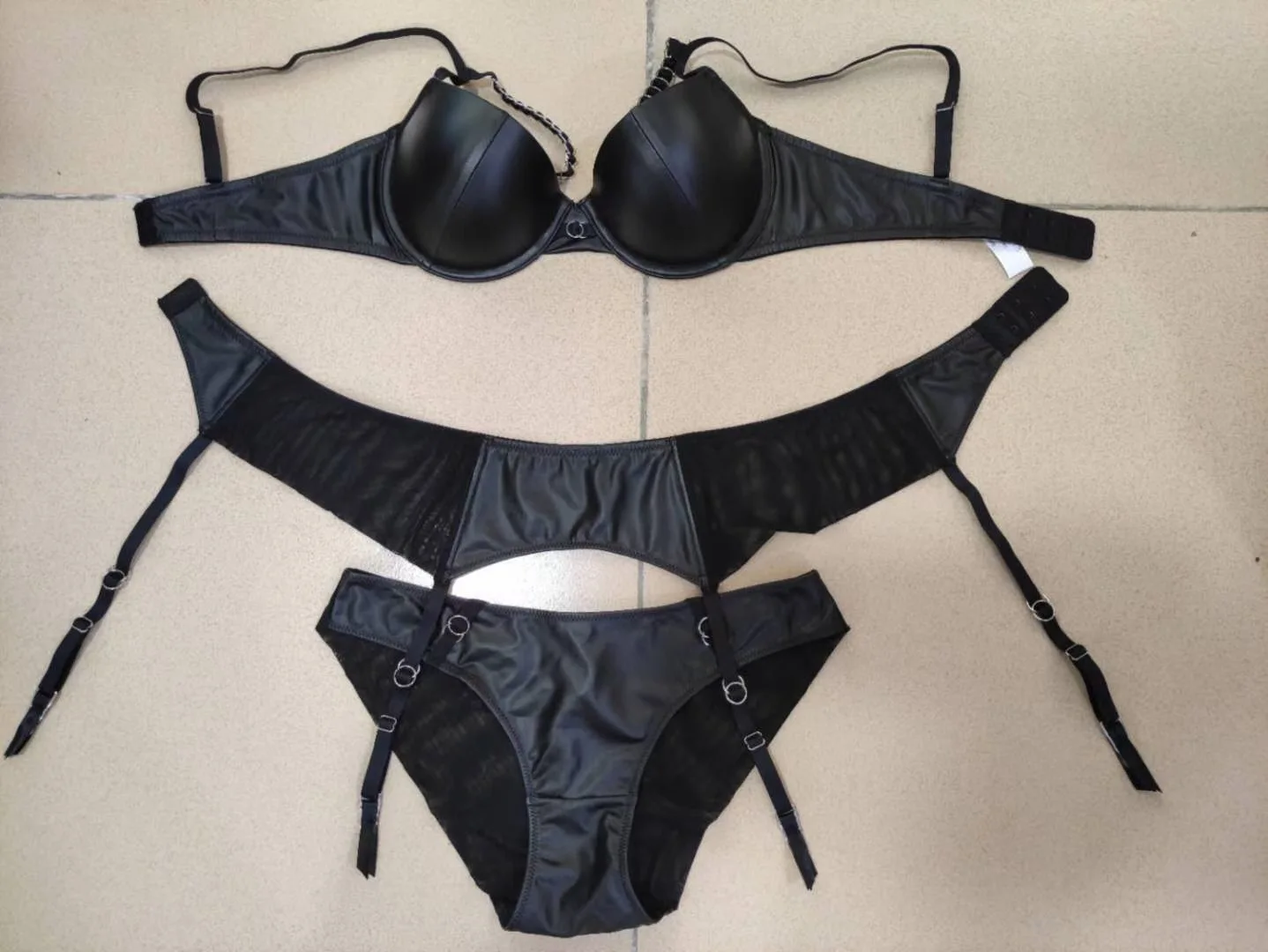 2022 Custom Push Up 2 Piece Temptation Black Panty And Bra Set Leather Sexy Lingerie Ladies Padded Bra & Brief Sets