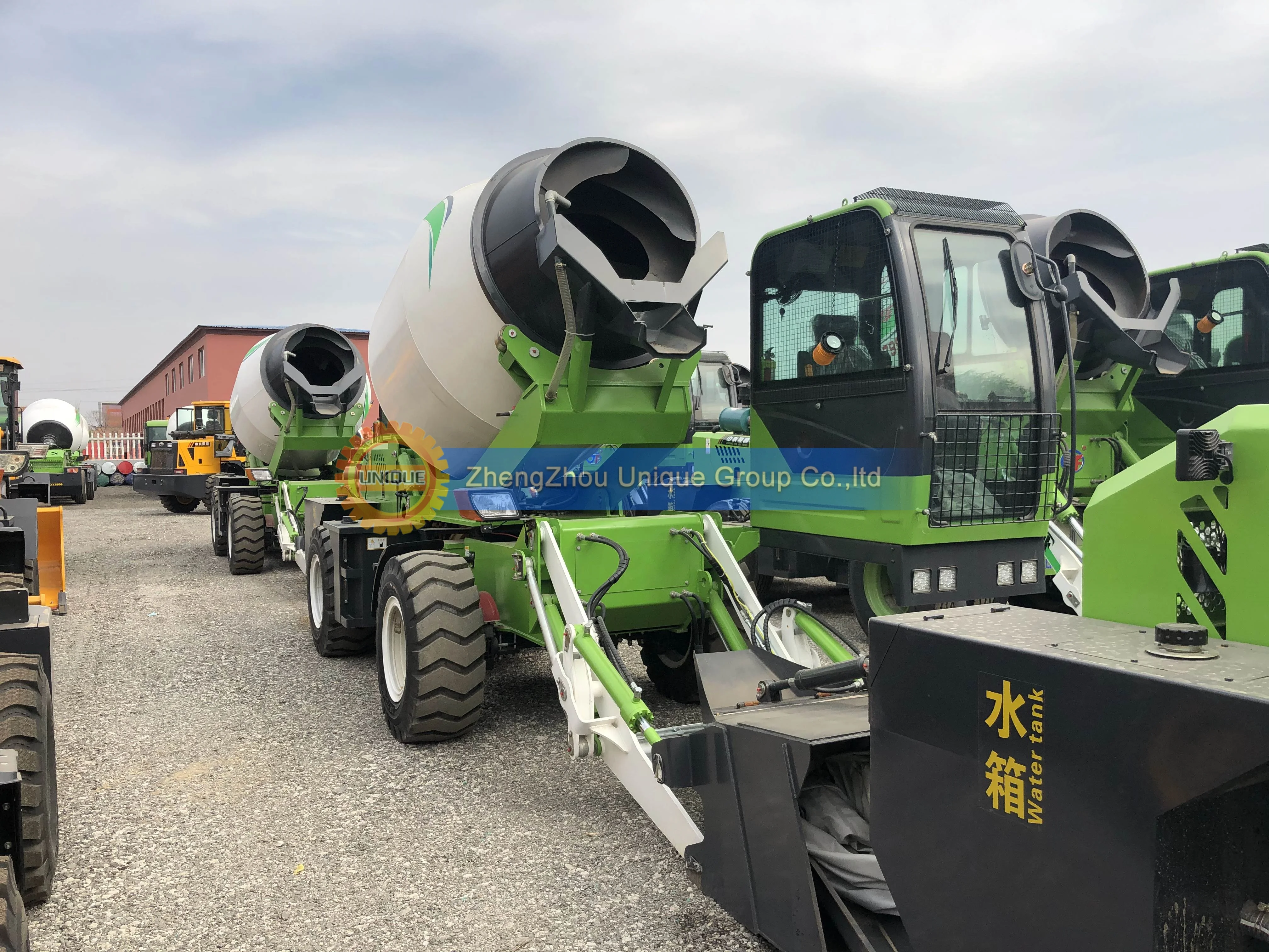 Chinese Factory Best Price 4CBM Self Loading Concrete Mixer Truck In Stock