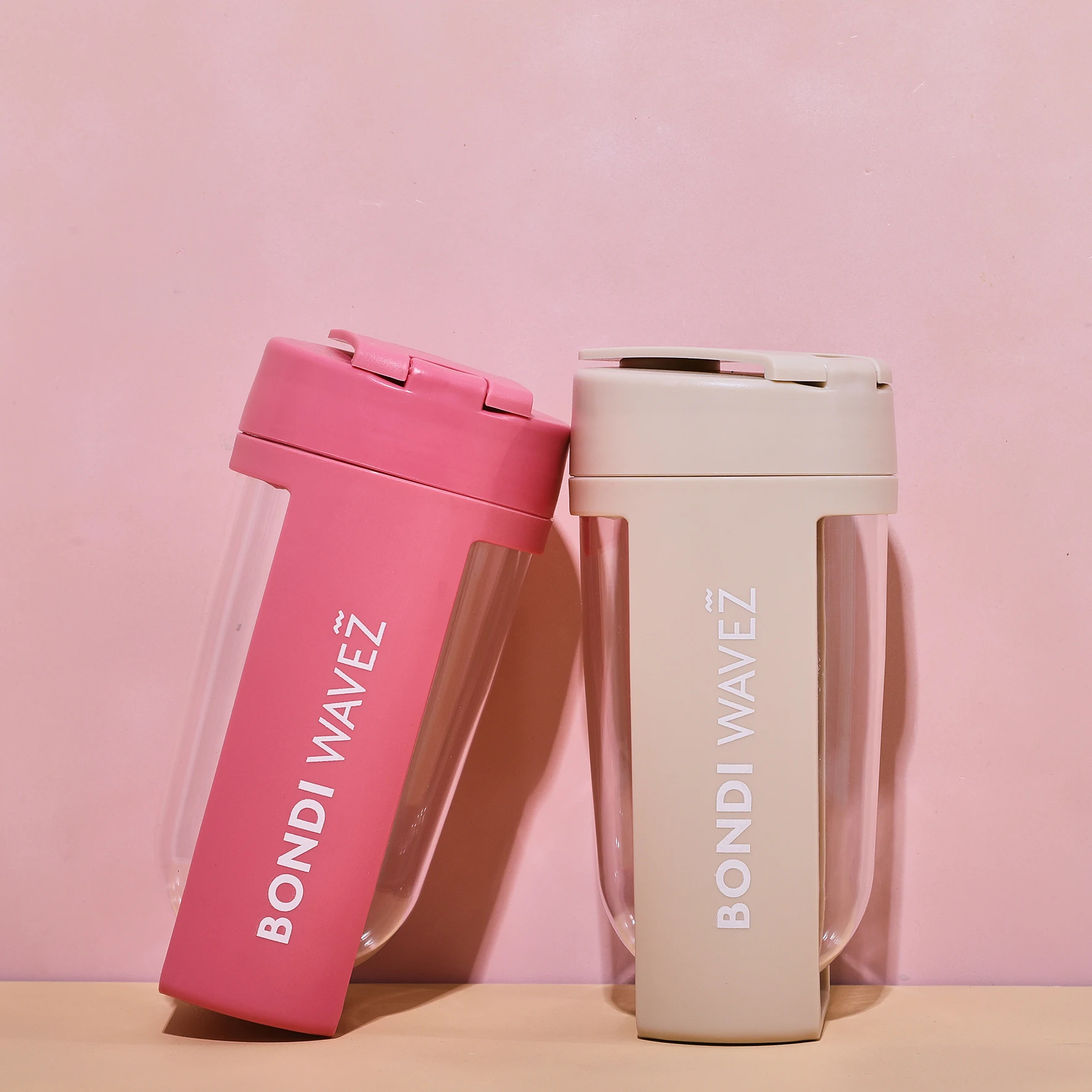 2022 Hot Sell Portable Bpa Free Plastic Gym Protein Powder Shaker Water Bottle 600ml With Ball