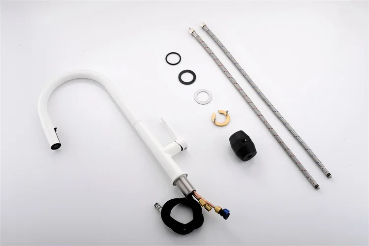 Luxury Brushed Gold Deck Mounted Pull Out Hot And Cold Water Single Handle Single Hole Anti Splash Kitchen Sink