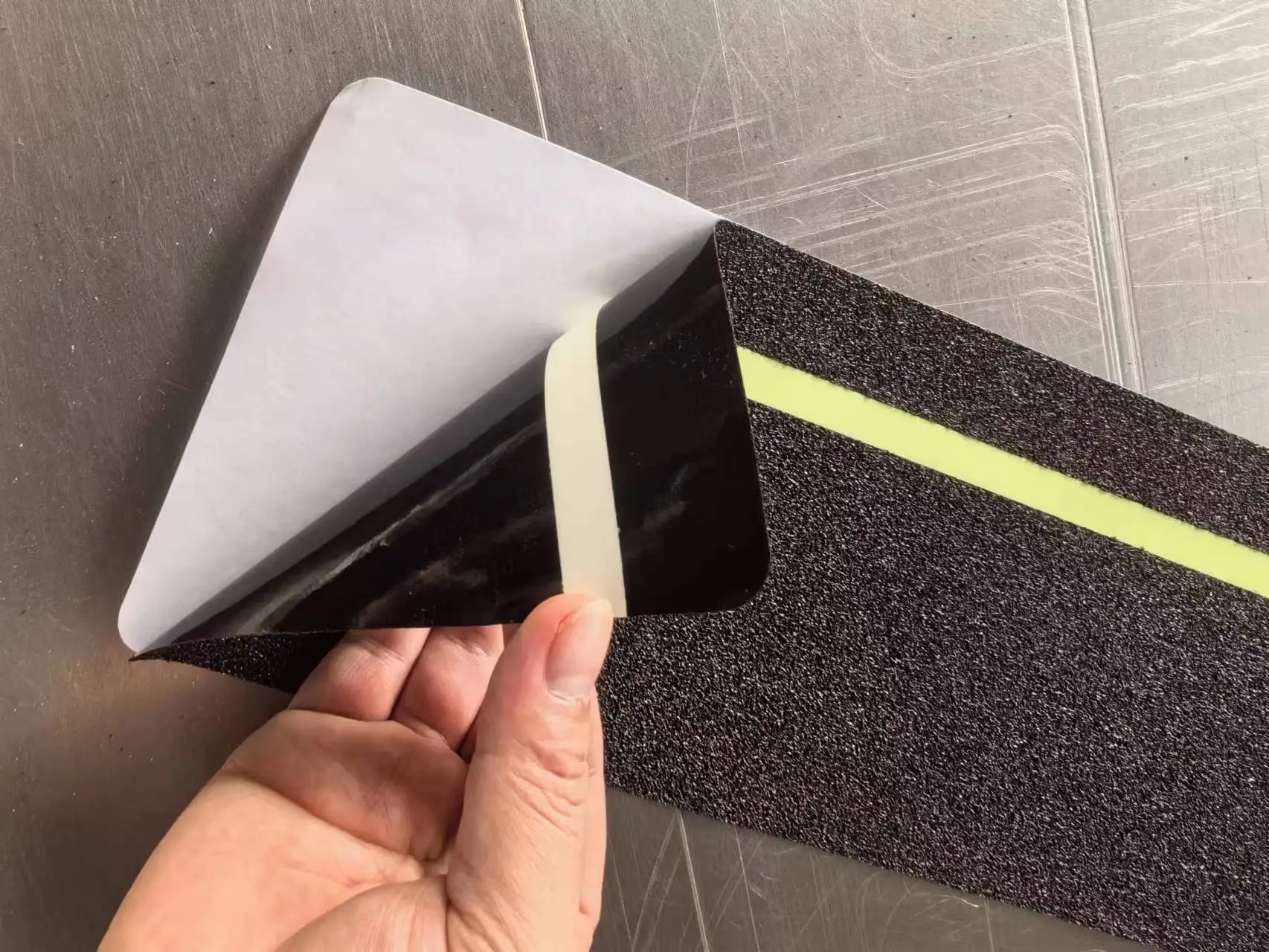 610mm Wide Grit Outdoor Waterproof Adhesive Sticker Floor Grip Glow Mastic Anti Slip Non Skid Safety Tape