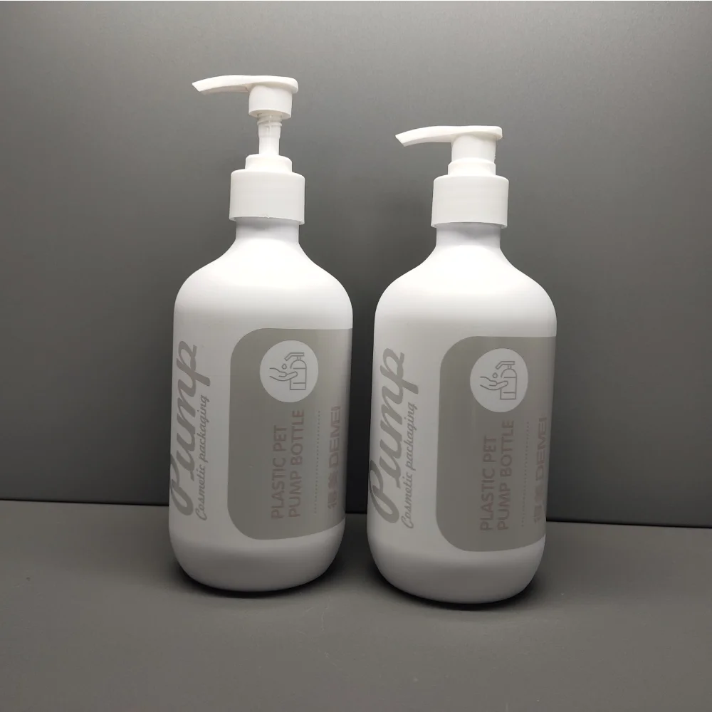 Cosmetic PET Plastic 250ml 300ml Bottle with Silk Screen Printing Stainless Steel 100ml Shampoo Bottle Set Pump Sealing Type