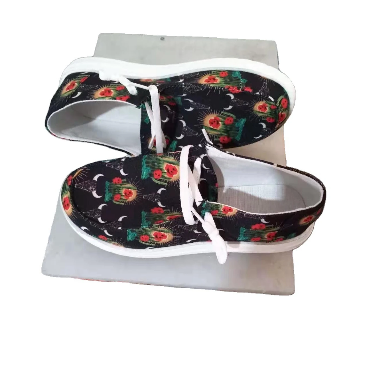 Manufacturers wholesale casual lace-up shoes flat-soled leopard plaid cowhide floral print women canvas shoes