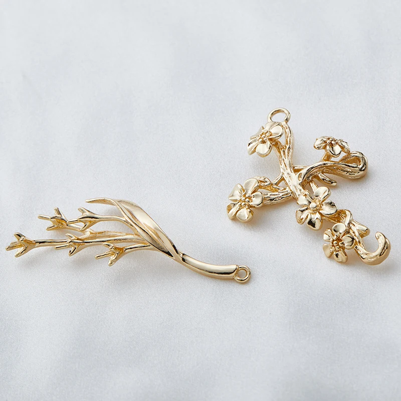 New Trending Women Necklace Earrings Accessories Golden Leaf Copper Pendant for Jewelry Making