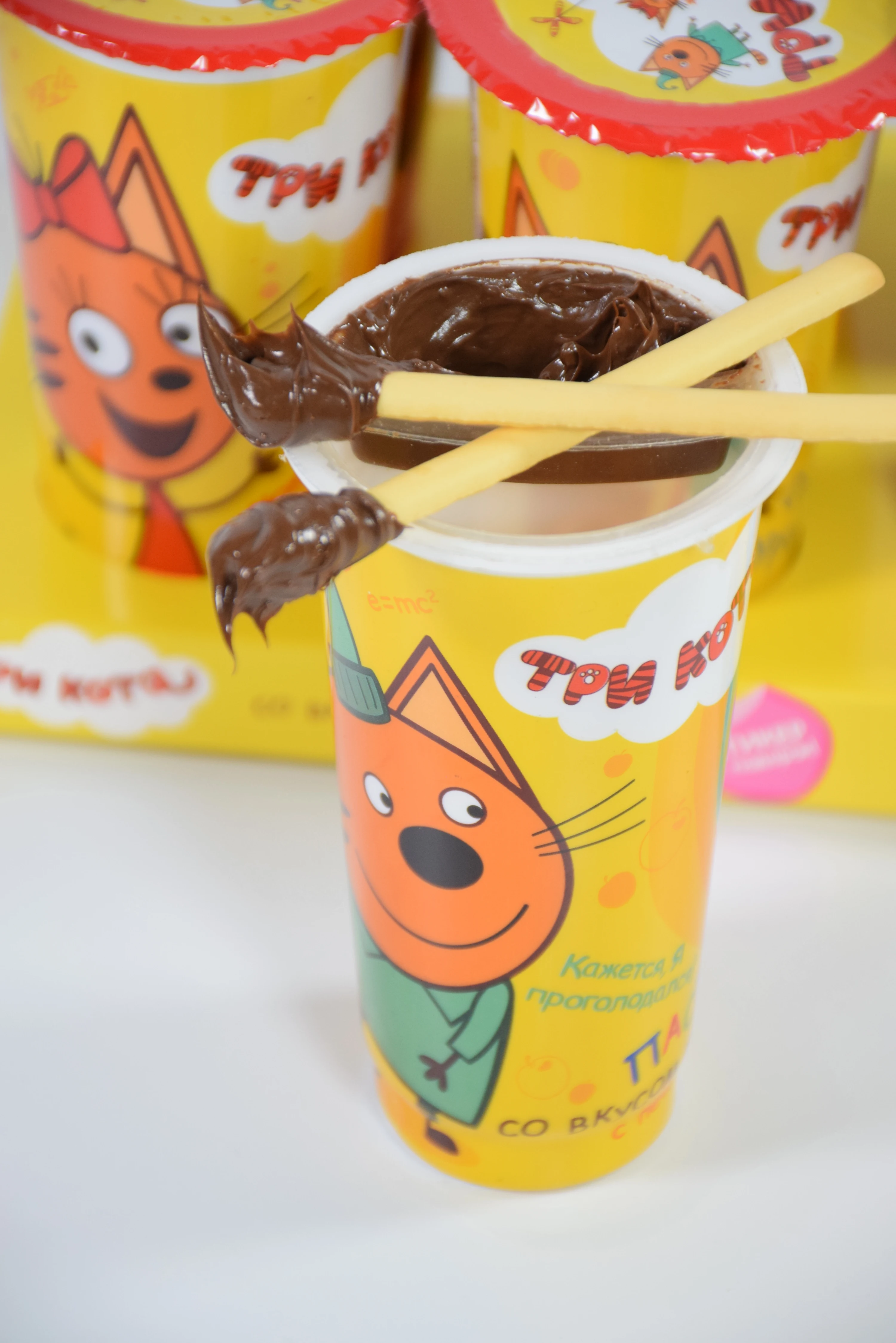 Chinese Snacks Food Supplier Confectionery OEM Compound Chocolate Coated Fingers Biscuits Kids Favorite Chocolate Snack Cup