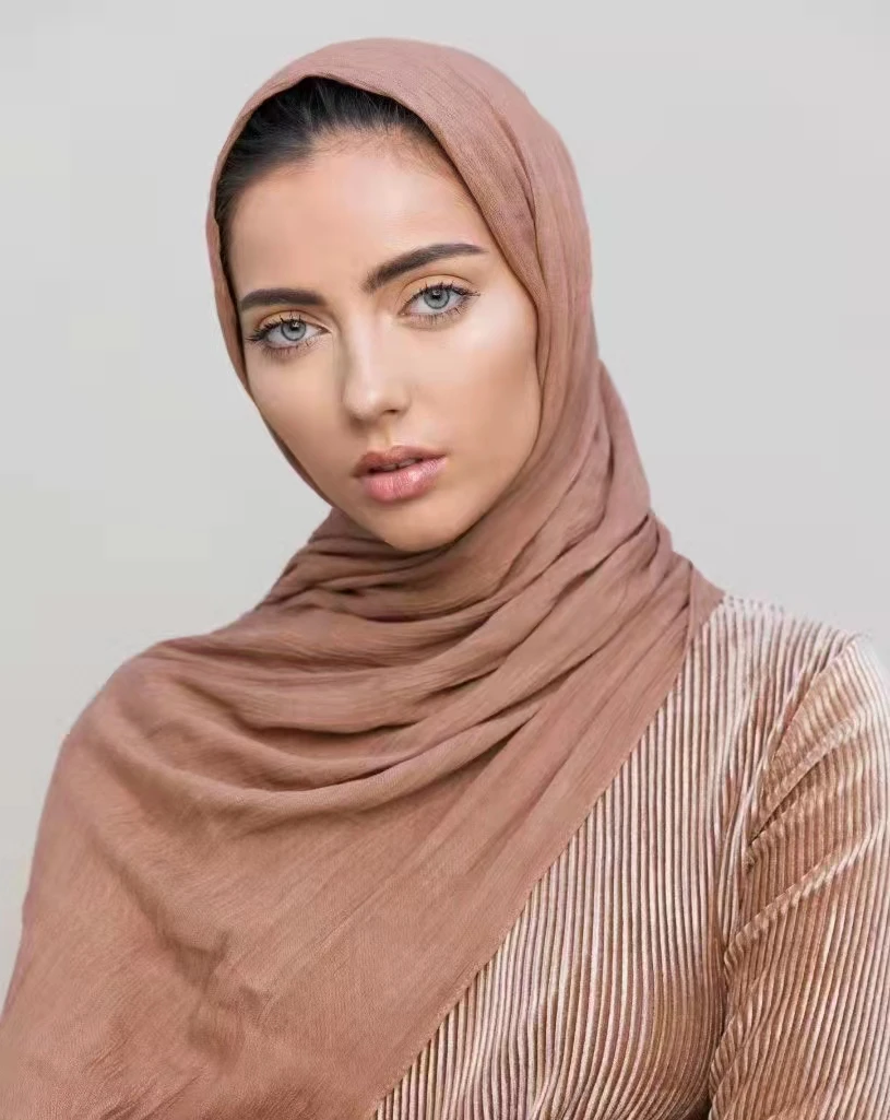2021 ribbed design  customized hijabs long scarf small crinkle solid color soft feeling rayon pleated hijab