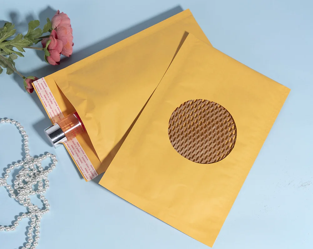 The new self-adhesive sealing kraft paper clothing packing bag wholesale made in China packaging bags biodegradable