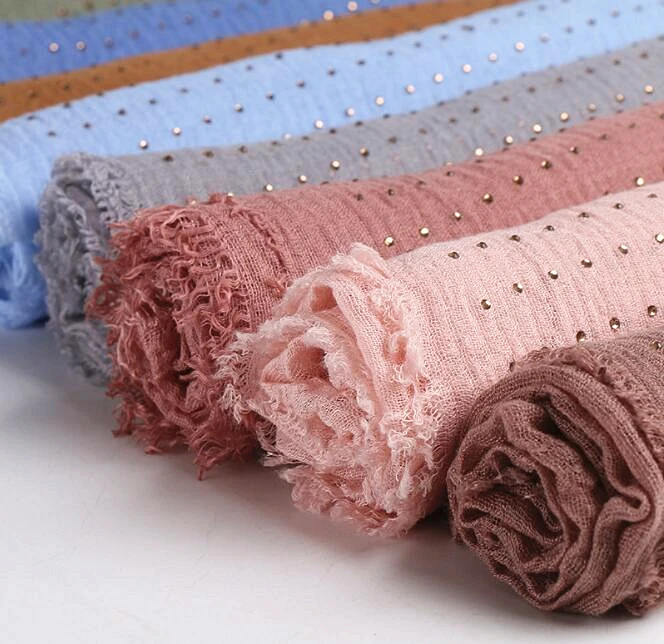 2020 Fashion Plain Color Wholesale Crinkle Cotton Hijab with Pearl