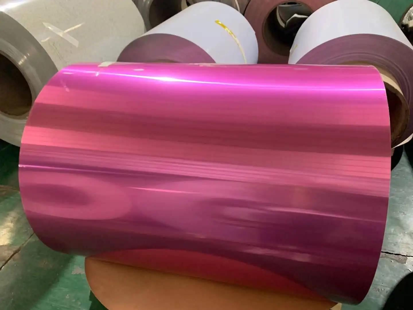 Зеркальная алюминиевая катушка цена 1100 3003 H22 ламинированная зеркальная алюминиевая катушка для отражающего здания