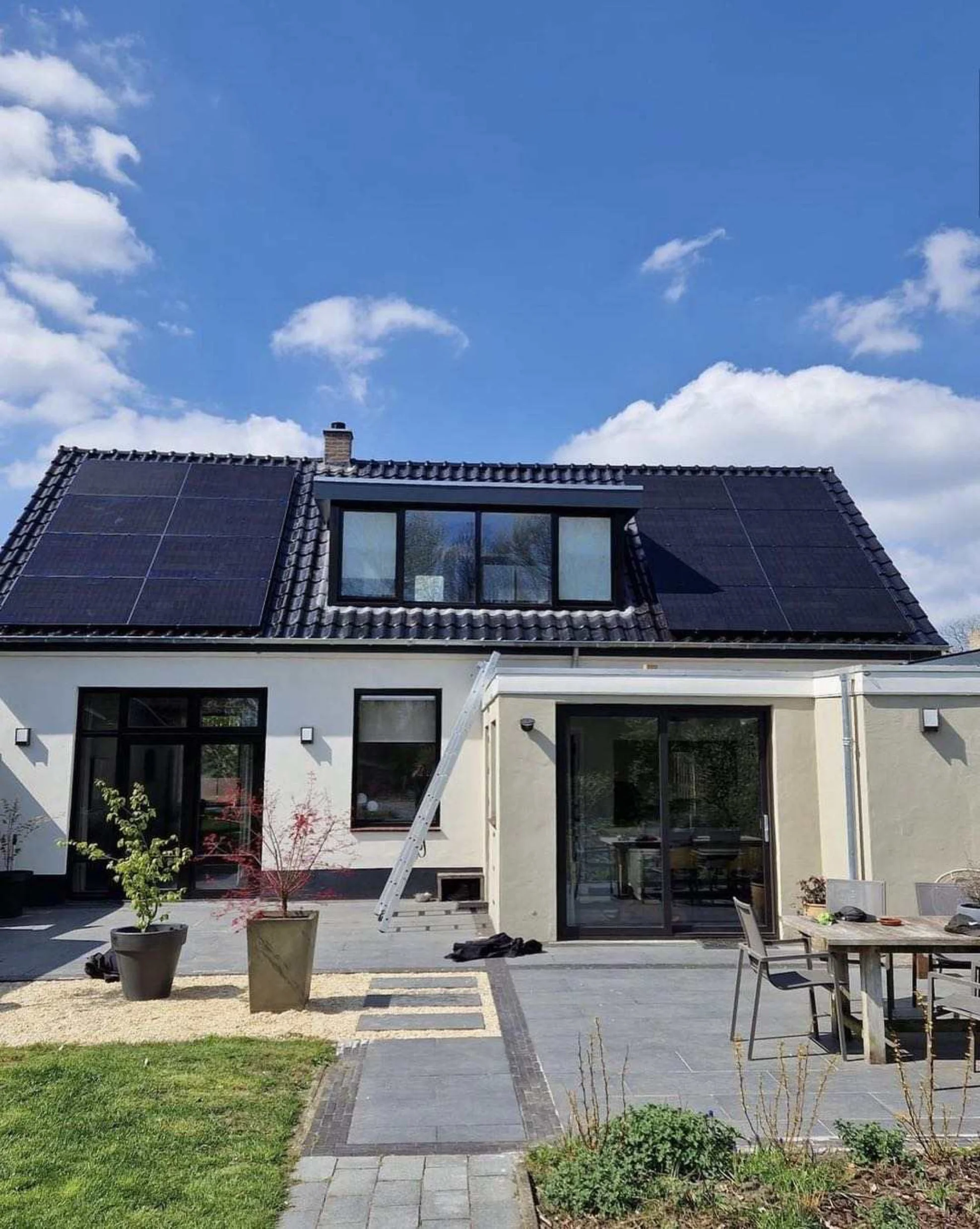 Complete 3KW to 10KW Off-Grid Solar Energy System Lifepo4 Battery with 10KWH Capacity for Home Use