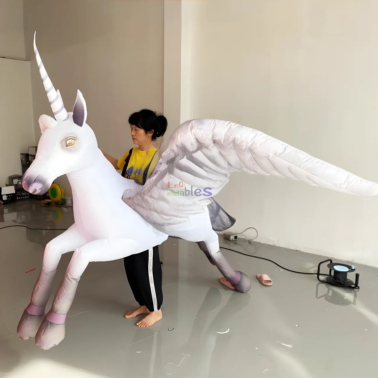 New Design Led Lighted Inflatable Flying Horse Costume Blow Up Horse Puppet For Advertising Halloween Parade Performance