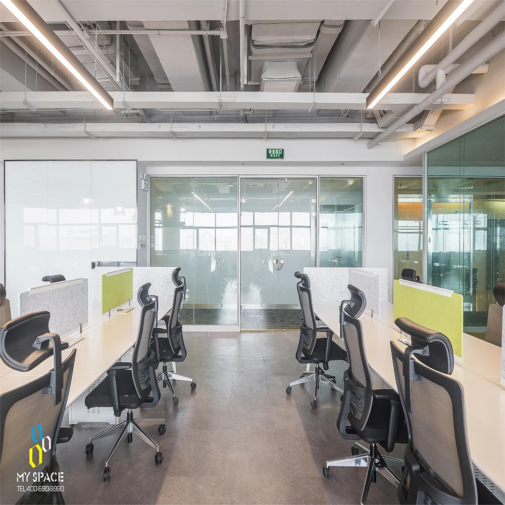 Ergonomic Multifunctional Office Chair for Comfort and Convenience