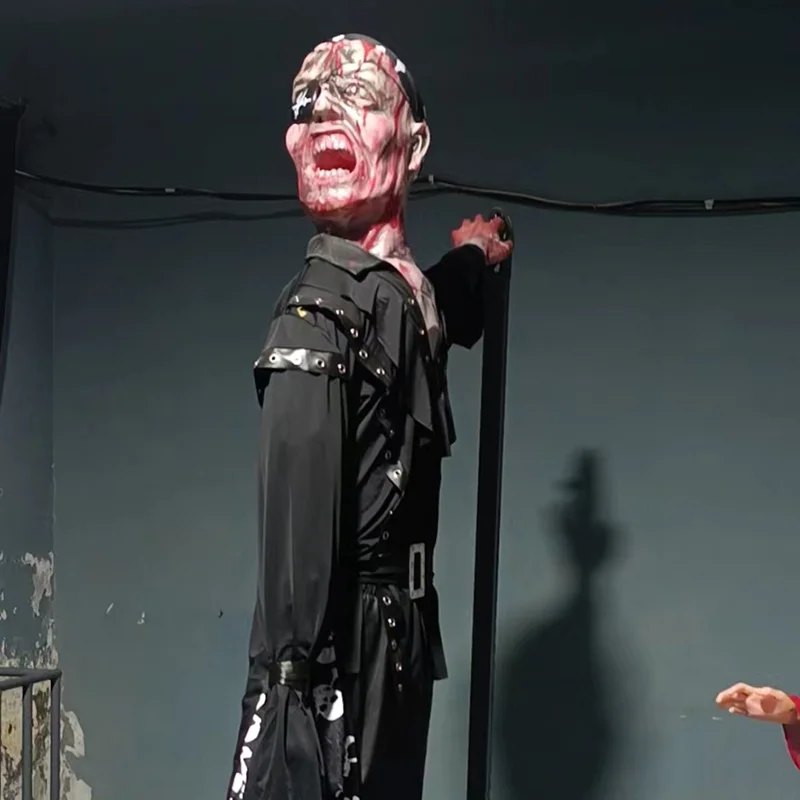 Life-like Pirate Zombie Moveable Skeleton Model with Pneumatic Movement for Haunt House DINOSKY