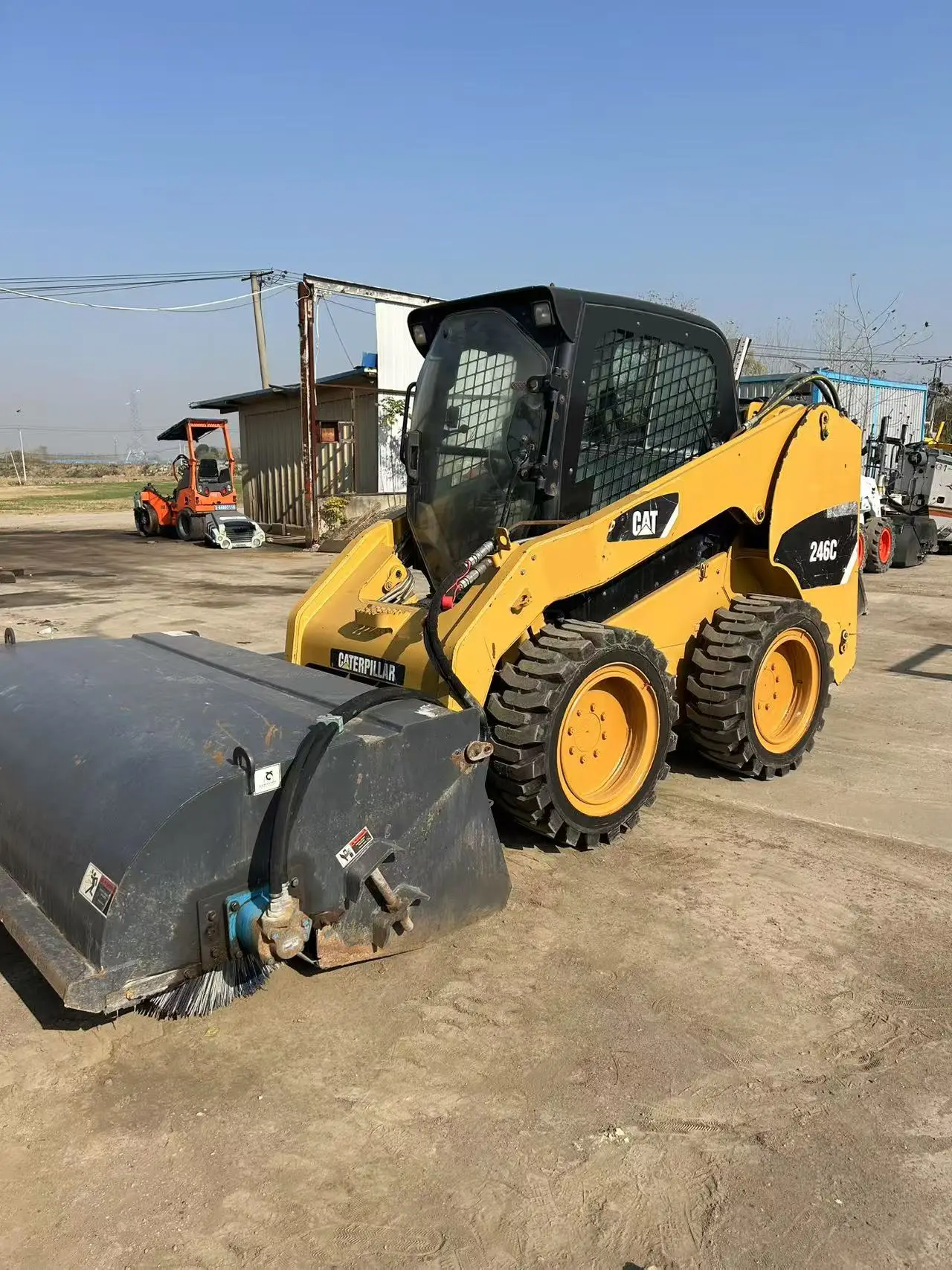 Secondhand Cat Used 246C Mini 246D 262 246c 262D Front Loader Tractor Small Design Wheel Attached with Hydraulic Pick-up Sweeper