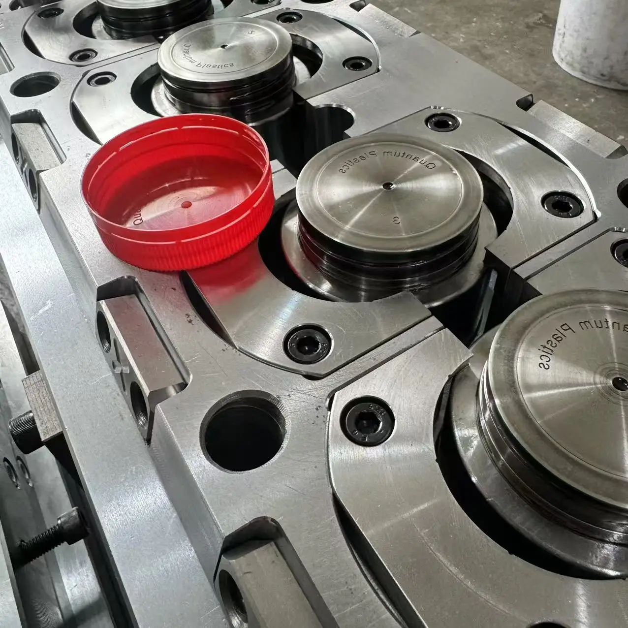 Injection mould makers plastic anti theft jar cap mould screw caps mold  manufacturer in zhejiang