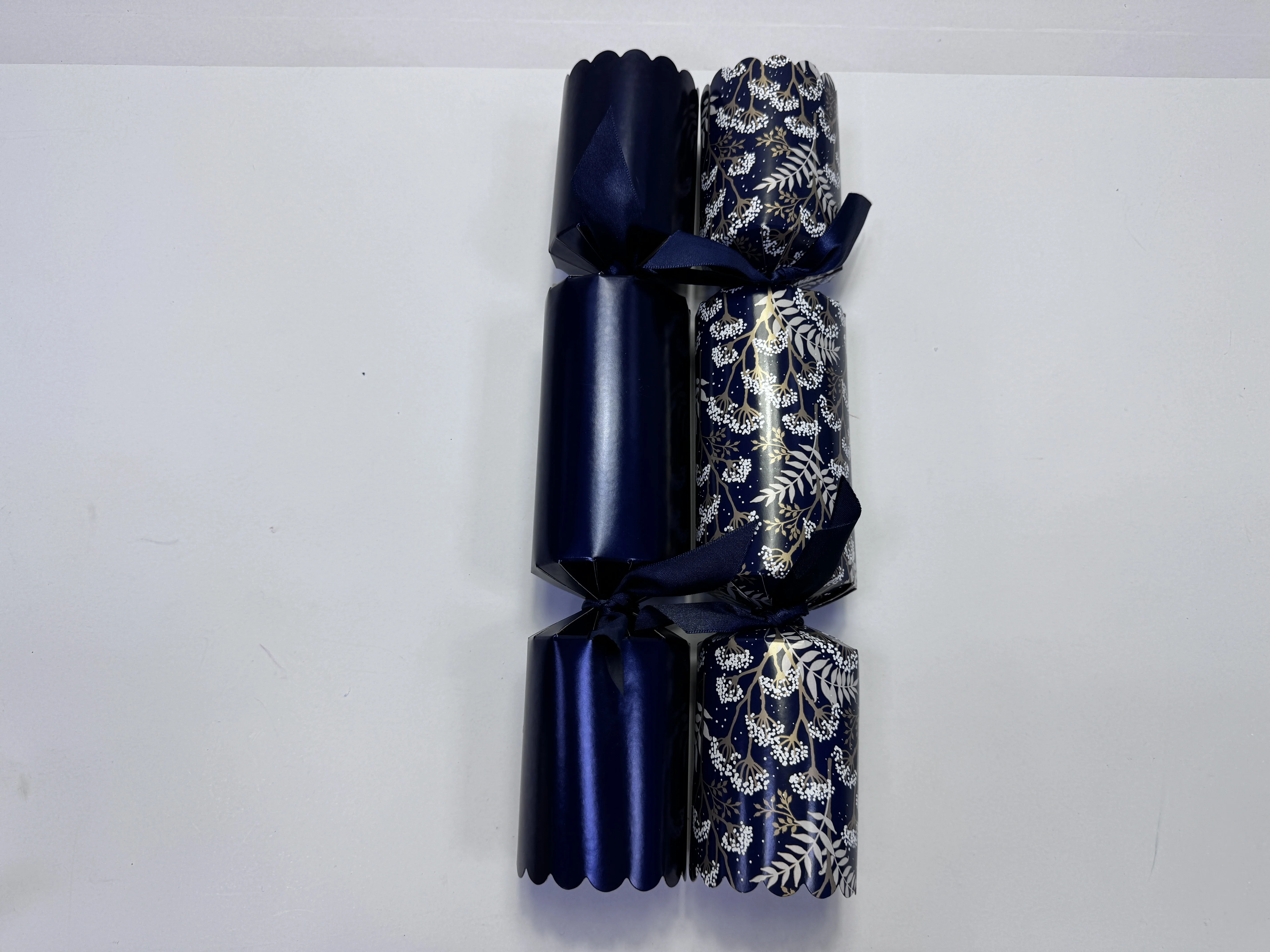 Factory Sale Custom Logo Luxury Christmas Celebration 12 Bon Bons Paper Packaging Christmas Crackers