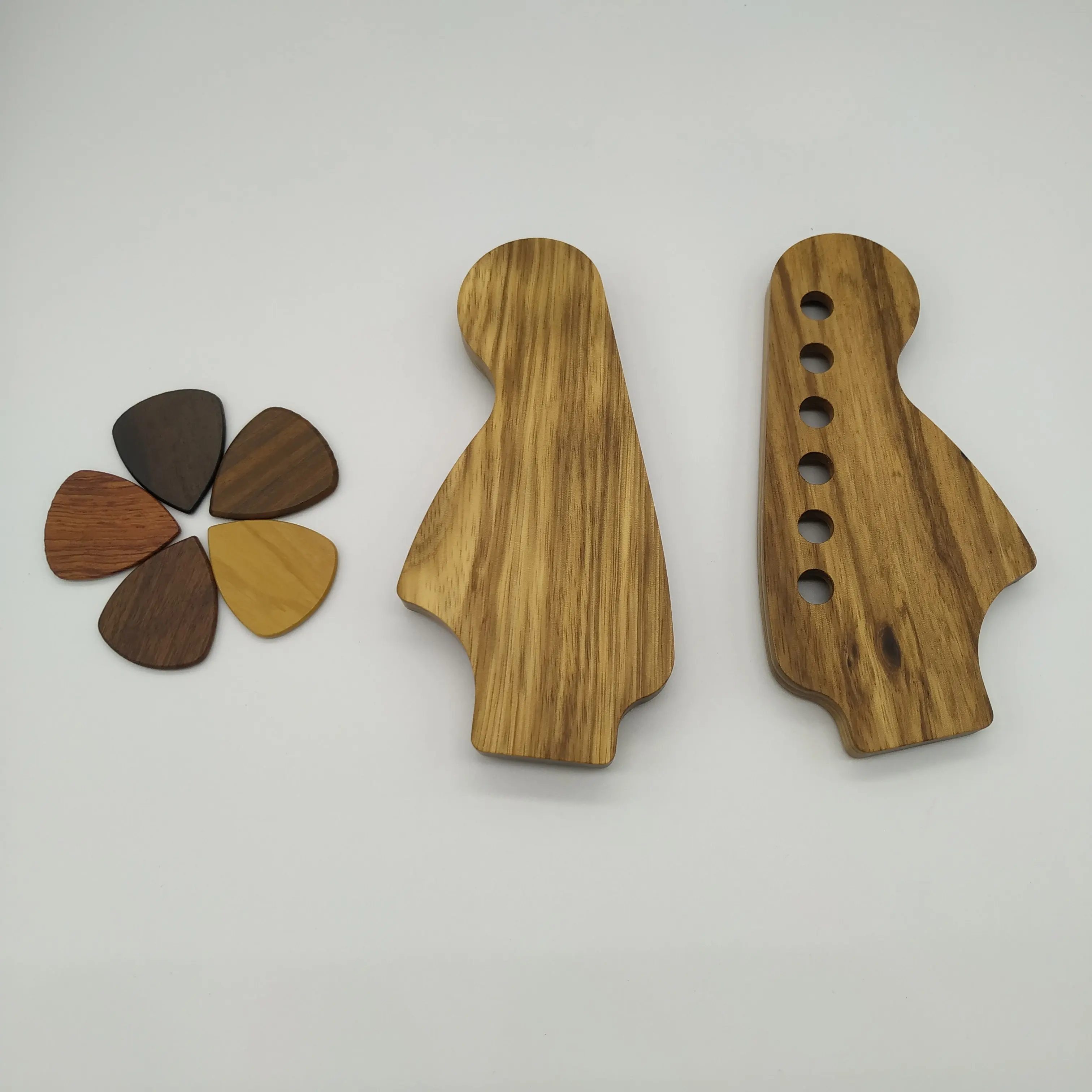 
New design factory direct sale can be customized Spade solid wood guitar/ Bass pick box 