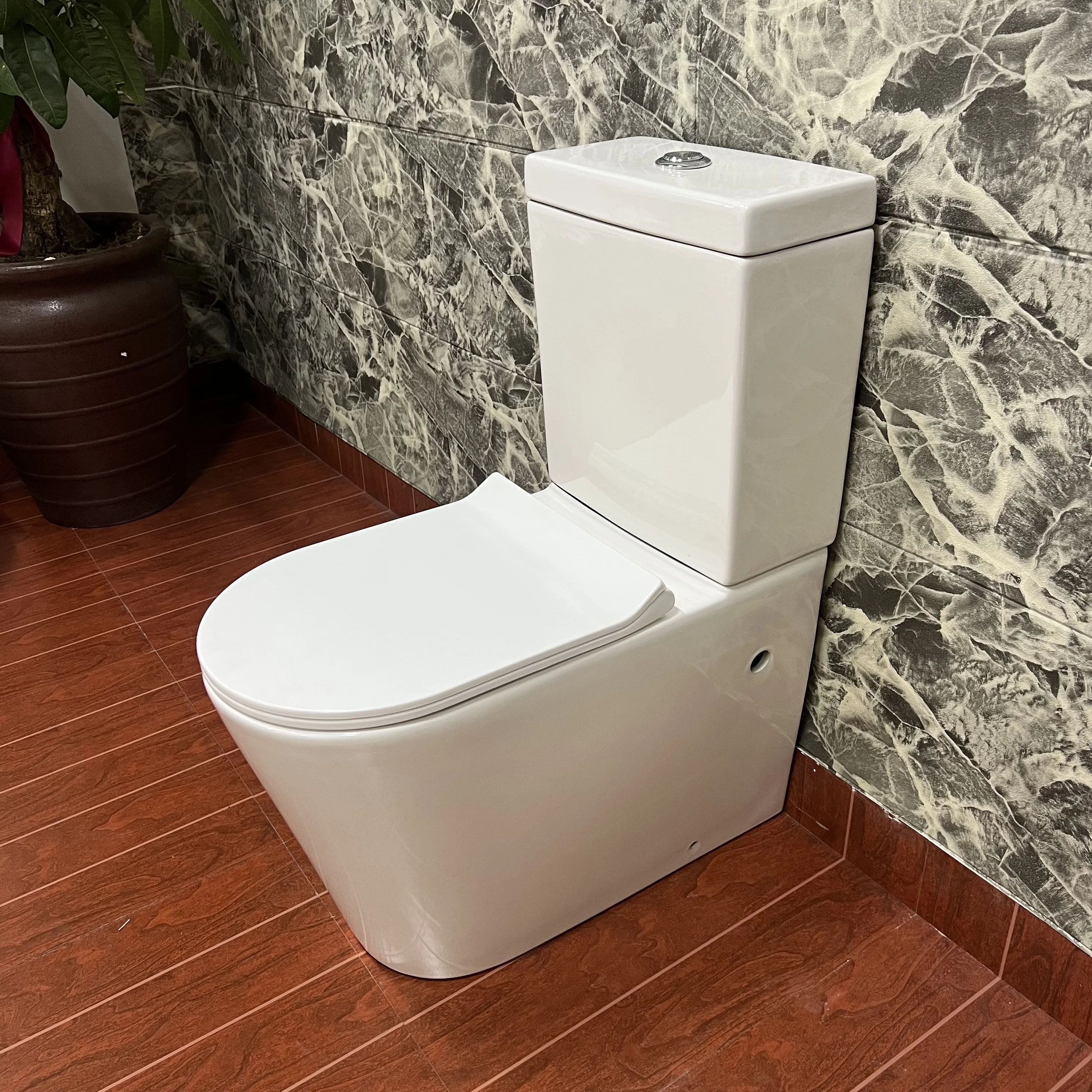Large flush luxury ceramic toilet large elderly modern split body water tank toilet cover bathroom seat flush toilet