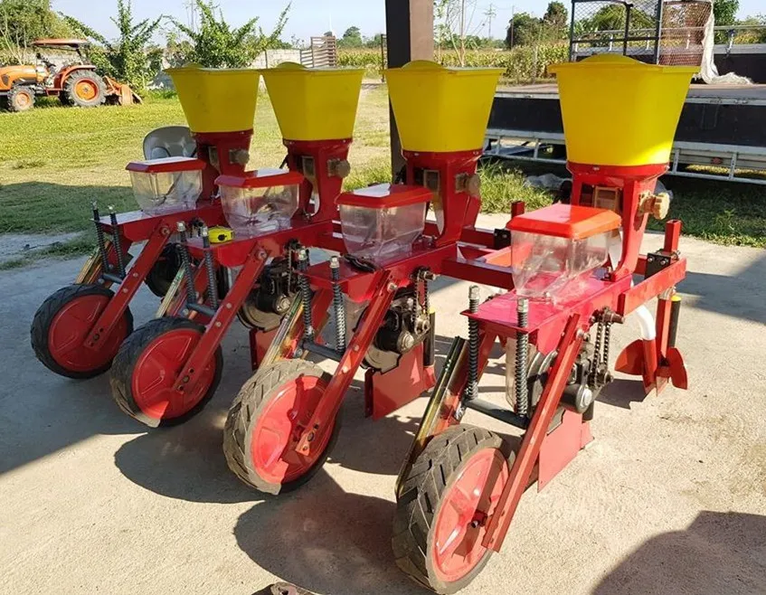 Corn maize soybean seeder, tractor mounted precision corn seeder planter with fertilizer tank