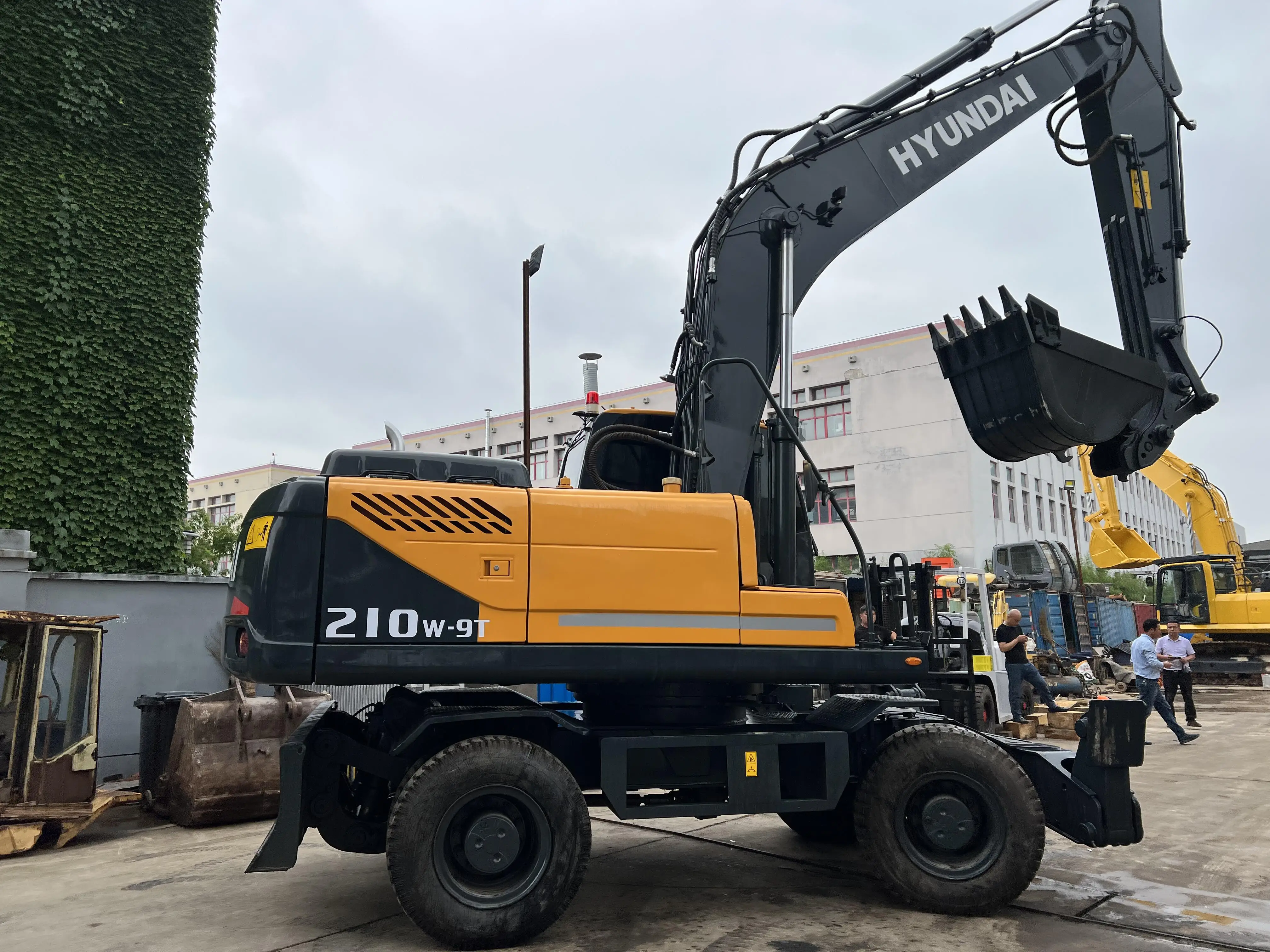 21 tons of Hyundai 210W-9T used wheel excavator for sale