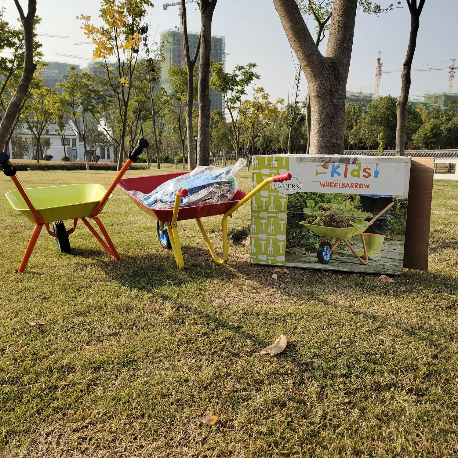 
kids love hot sales fancy bright colors garden tool Wheelbarrow set 