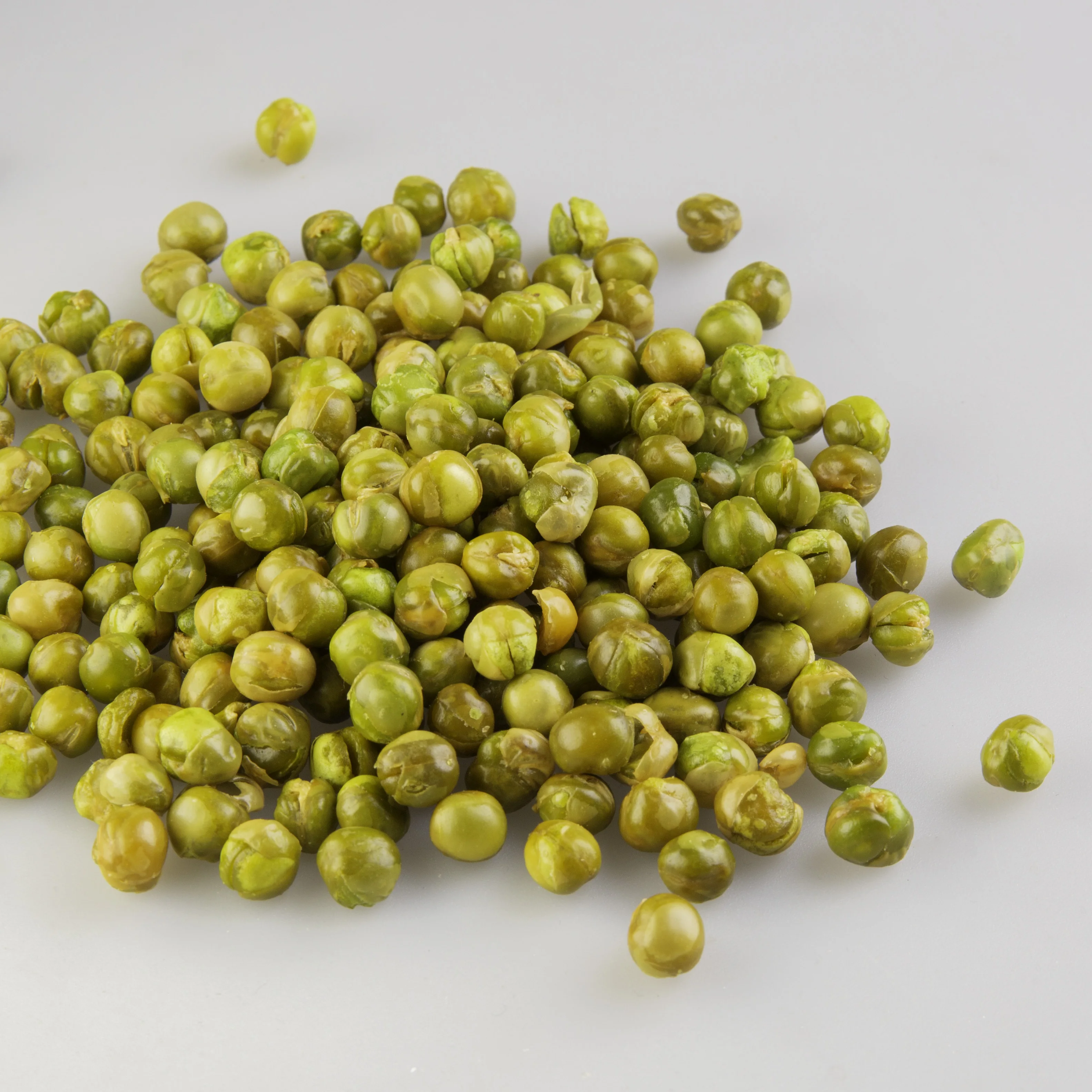 Coated roasted green peas sriracha flavor snack food