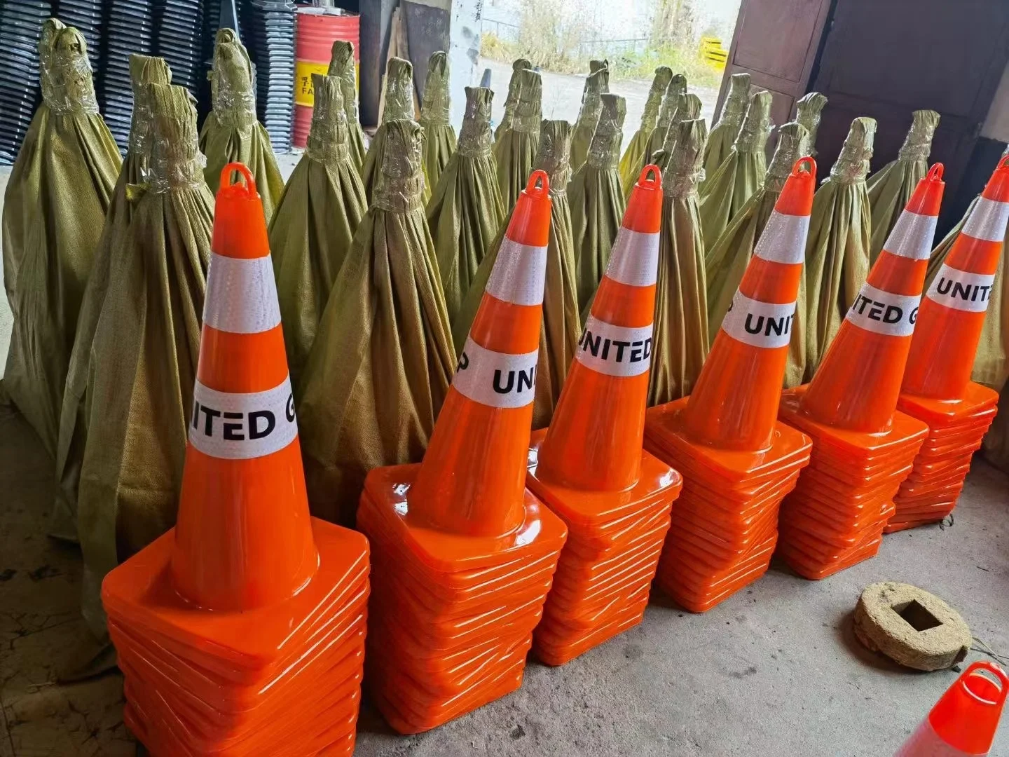 Manufacture Top Sale 70 Cm Road Cone Flexible Pvc Safety Used Traffic Cone