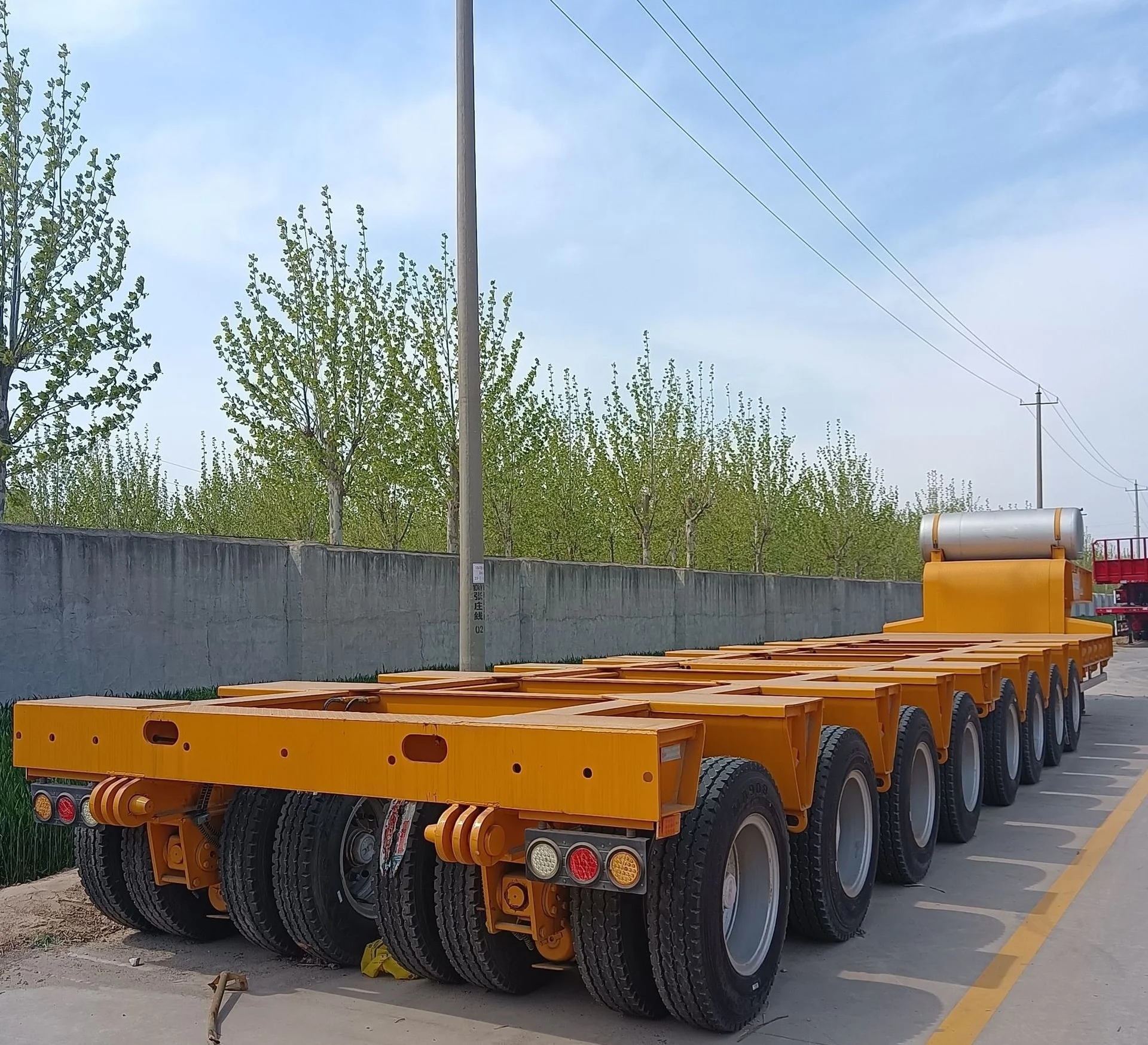 Low Price and High Quantity 8 Axle Low Bed Semi Trailer Price/ Gooseneck Low Loader Trailer /Lowbed Trailer for Sale