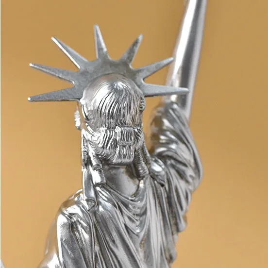American Home Modern Art Resin Character Sculpture Exquisite Elegant Gold Sliver Resin Lady Liberty Statue of Freedom Model