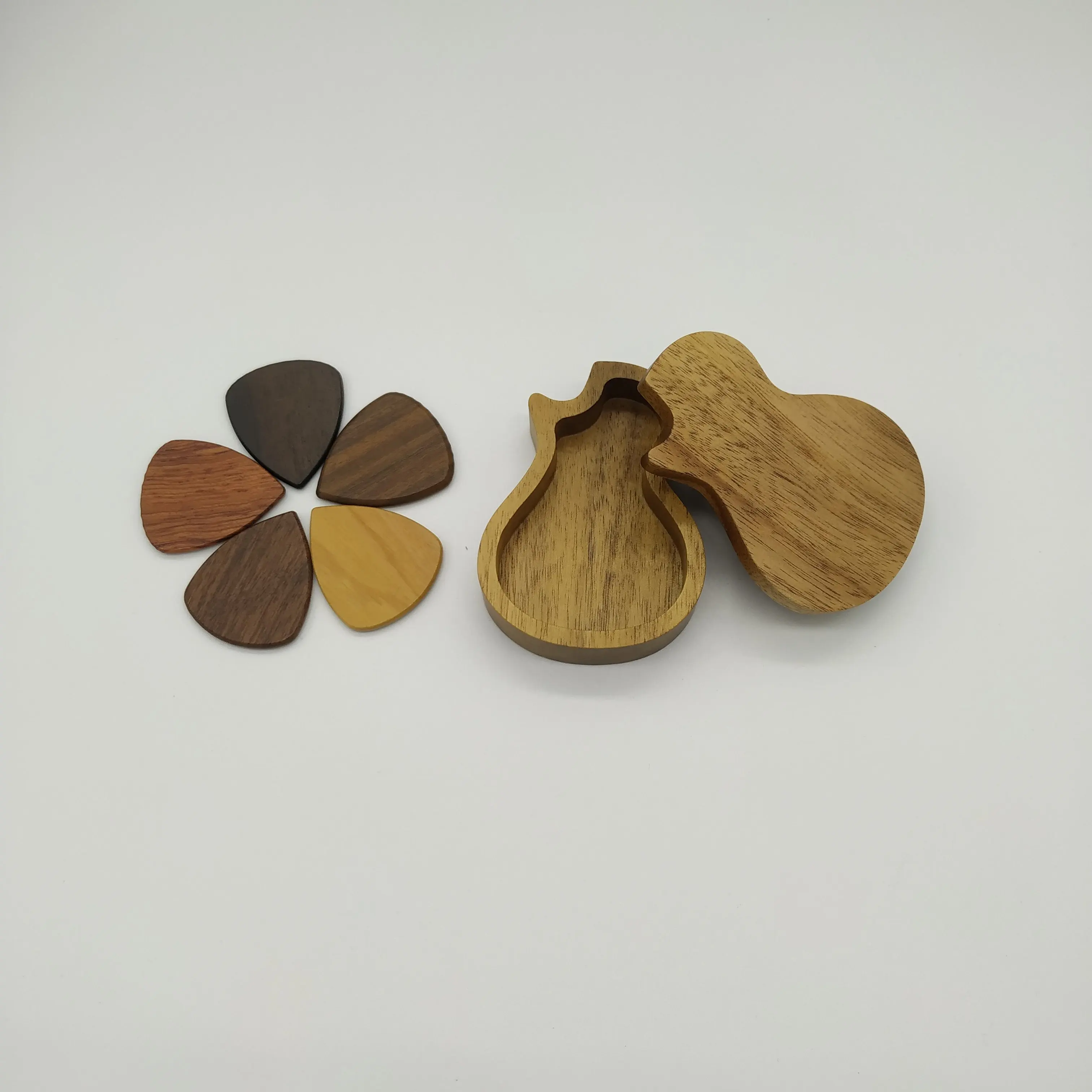 Factory direct sales can be customized logo   Acacia wooden Guitar pick box Solid wood production