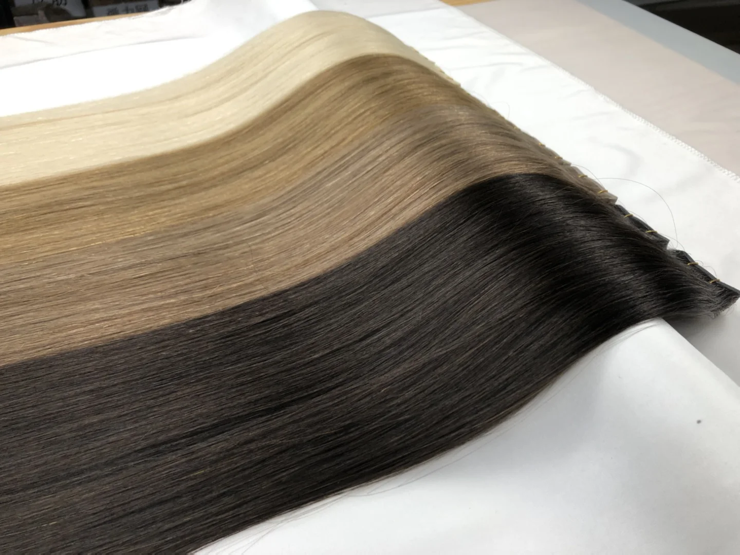 Manufacture Price Smooth Shiny 100% Remy Virgin Hair Solid Color Invisible Tape In Hair Extensions