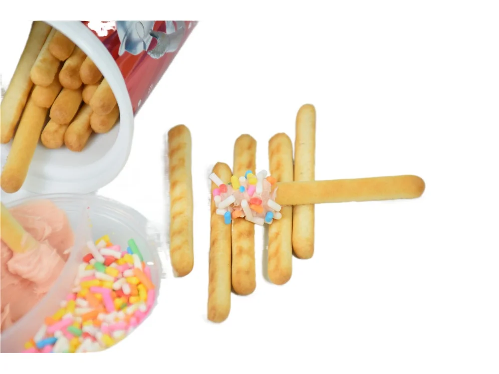 Chinese Snacks Food Children Chocolate Candy Wafers Strawberry Cream Mini Sticks Biscuits Chocolate Finger Biscuits Snack Cup