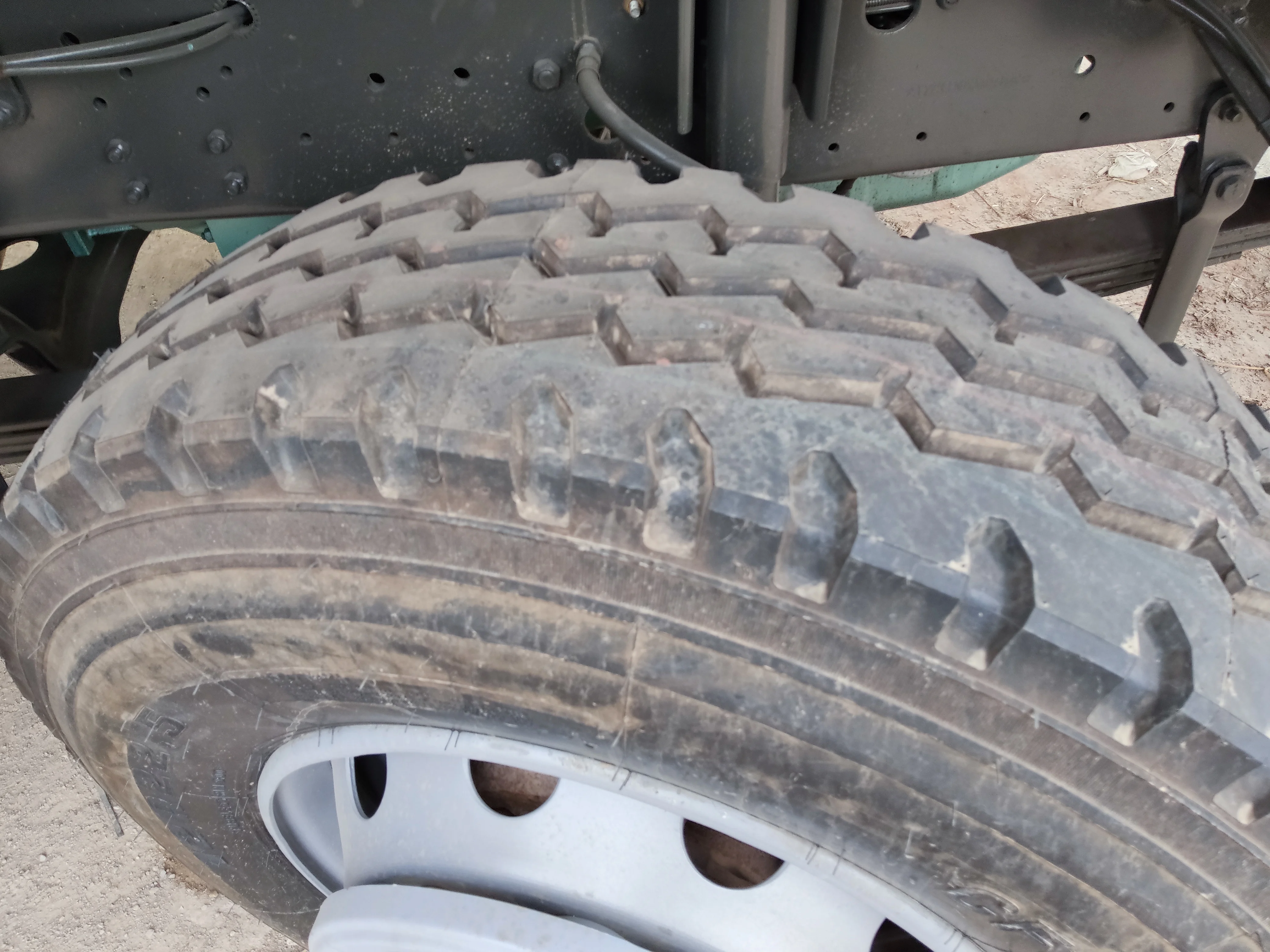 Б/у Sinotruk 10 Wheeler 6x4 грузовики Howo трактор Низкая цена Распродажа с бампером