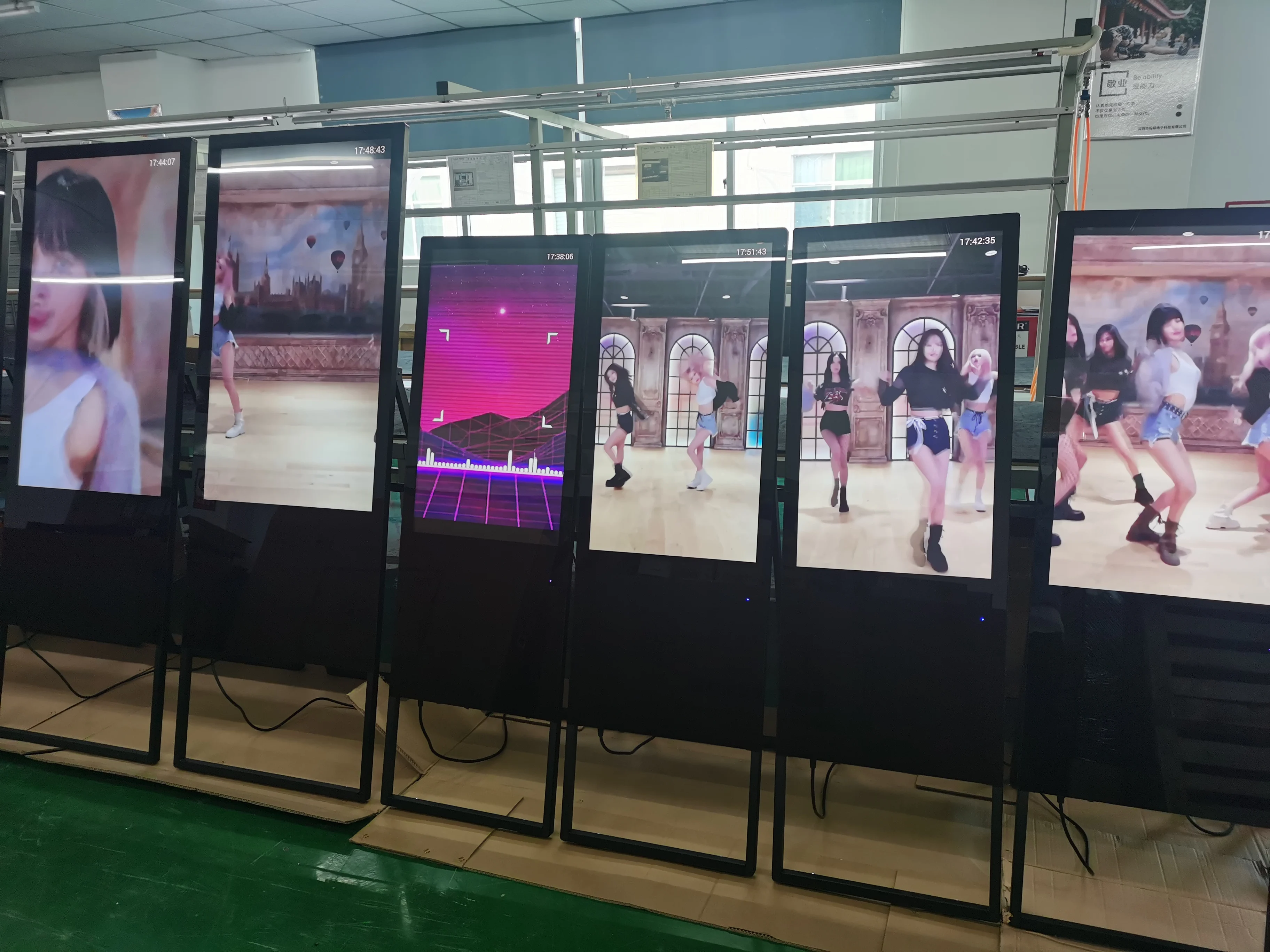 Digital Poster Floor Standing Outdoor Smart Scratch-resistant Digital Signage LCD Advertising Display Digital A Board