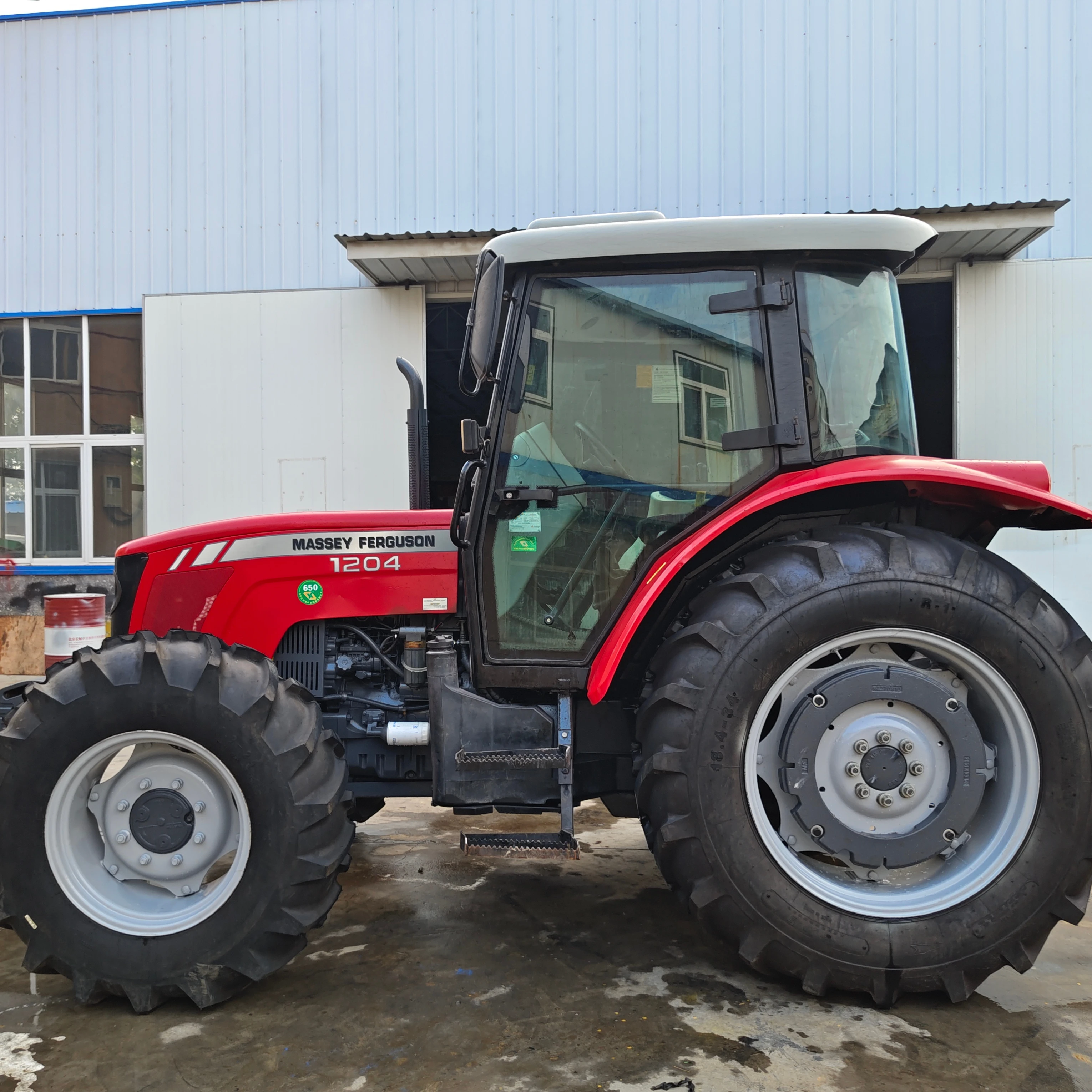 Farm tractor 4x4 agricultural machine