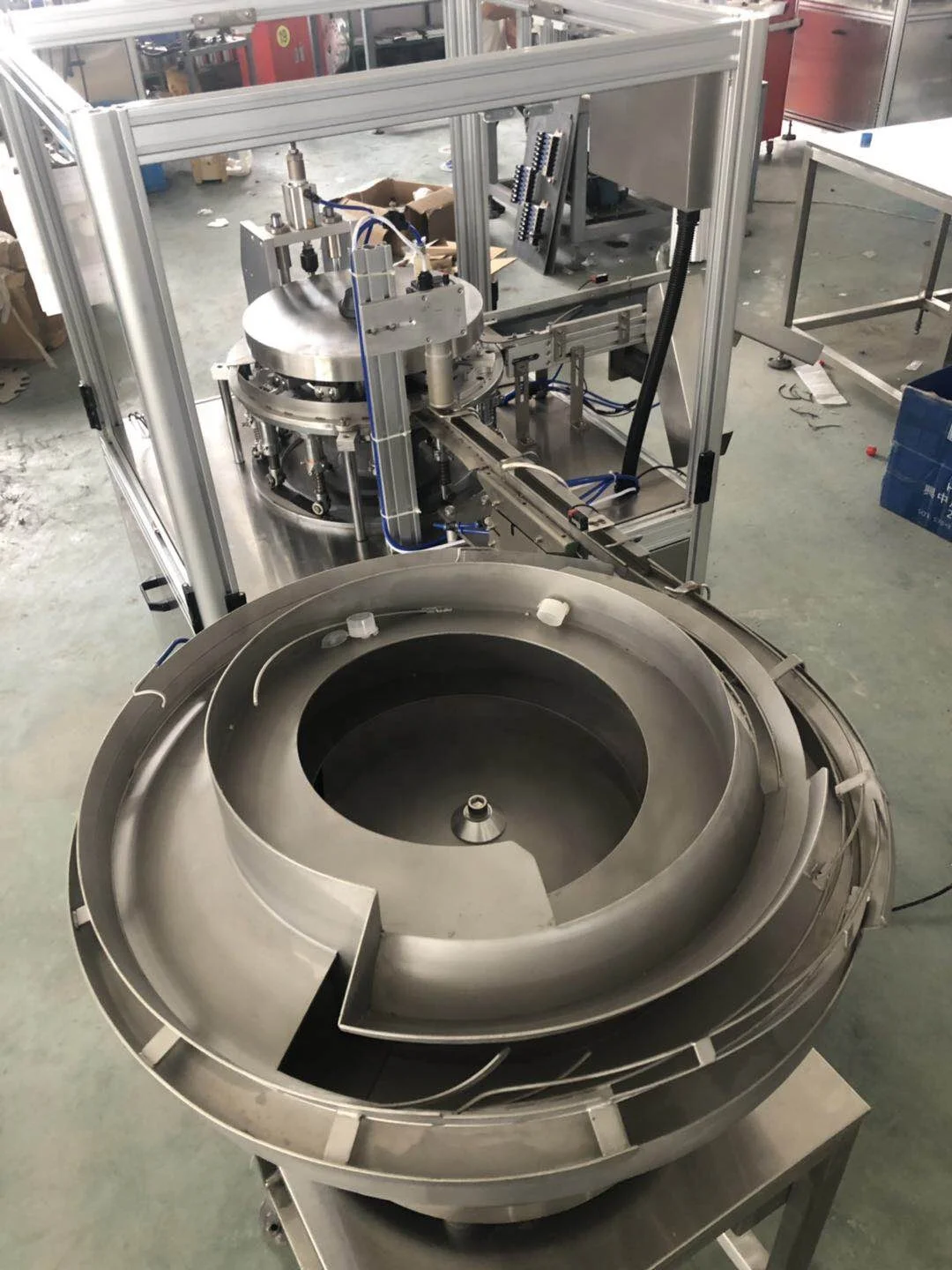 
flip top cap closure lid tapa closing folding assembly machine 