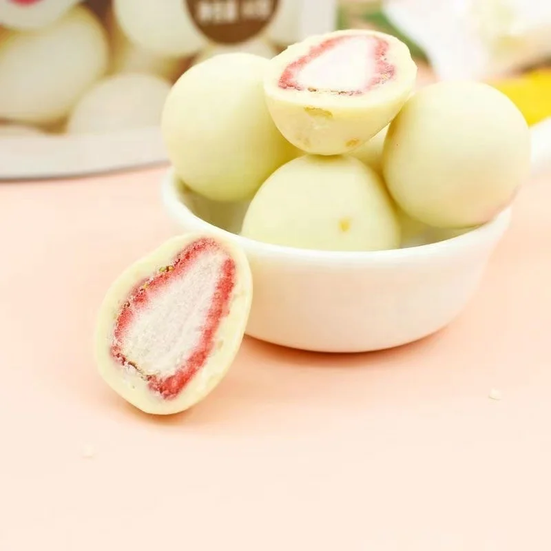 Wholesale Snack Fruit Food Chocolate and Sweets  Whole Strawberry Filling Matcha Cocoa  Balls Freeze Dried Fallow Candy