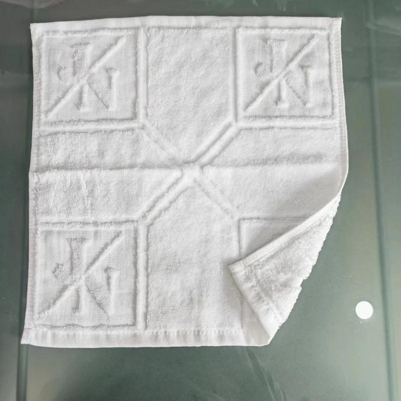 Customized Embossed Logo 100% cotton Bath Towel good thickness black cotton bath towel