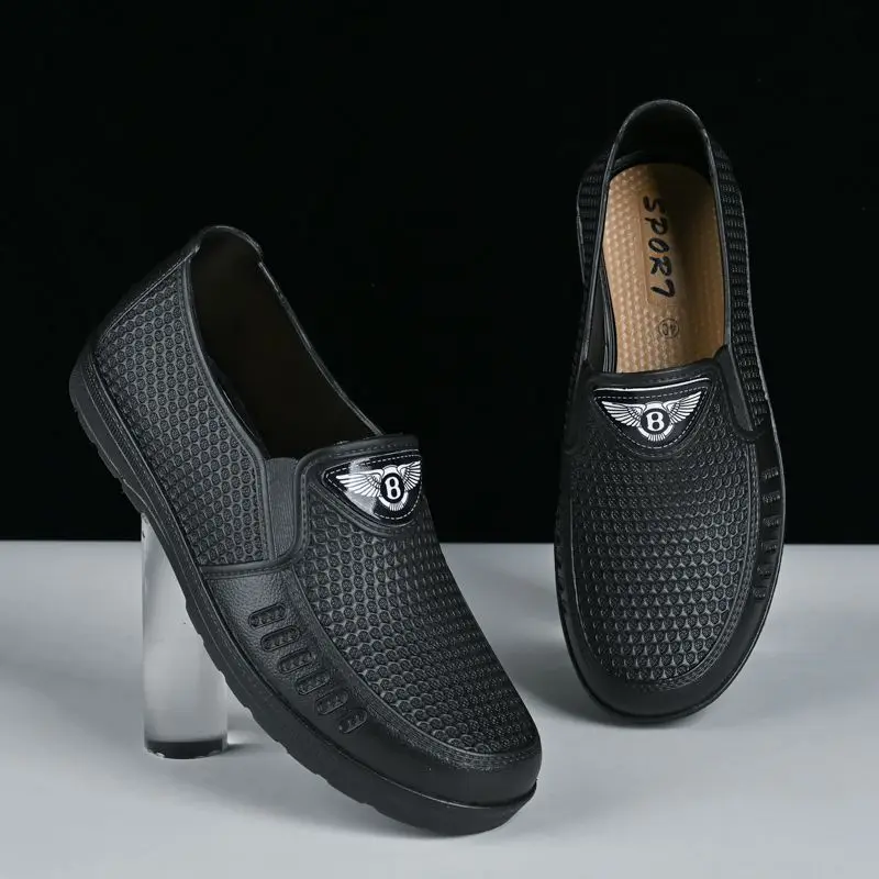 PVC Imitation Leather Men Non-Slip Waterproof Low-Cut Work Slippers Beach Sandals with Soft Soles for Construction Sites