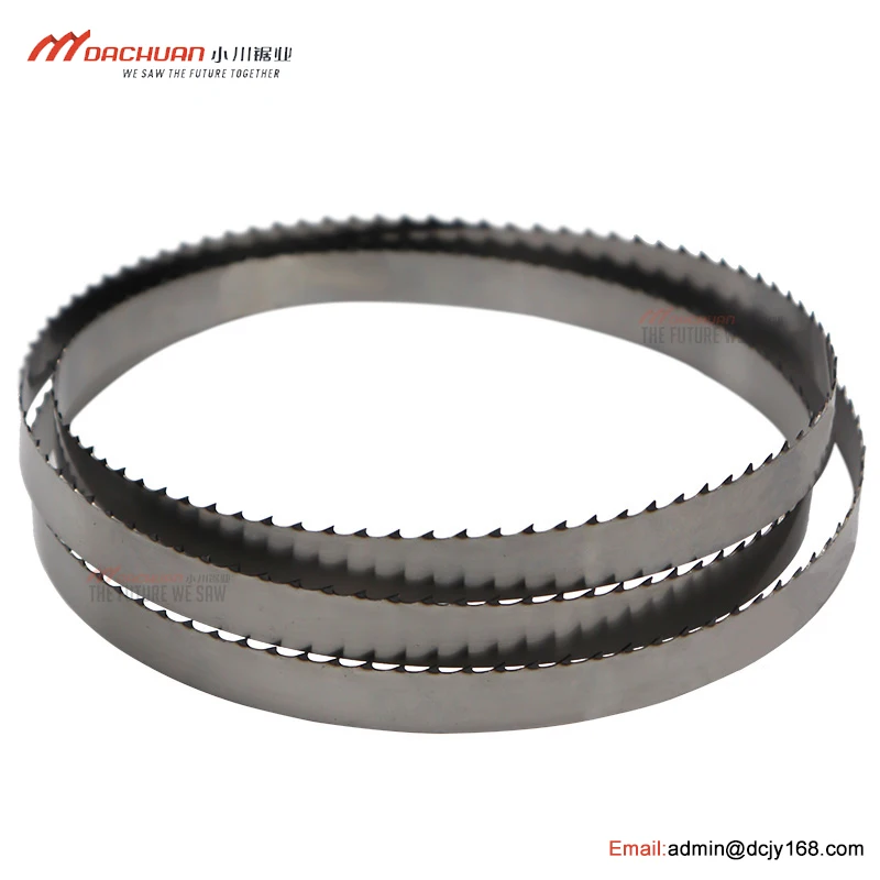 Meat and bone saw blade for sawing meat, fish and poultry