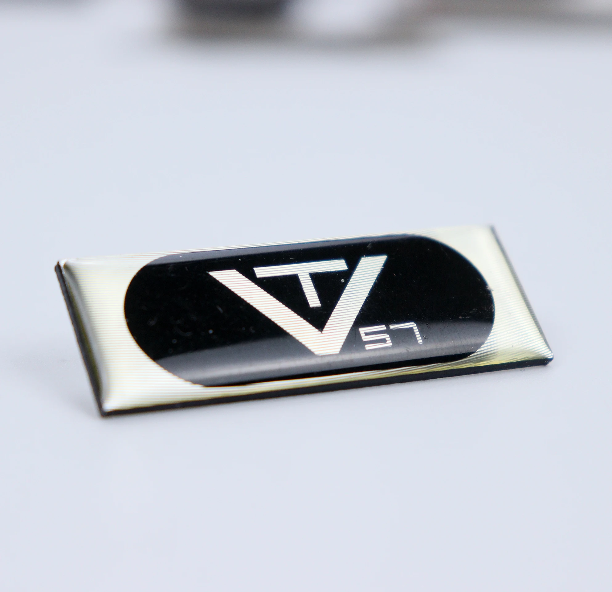 Custom Metal Logo Label Tags for Handbags ODM OEM for Bag Category Badges metal logo custom