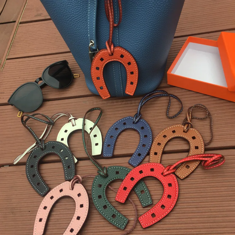Factory creative gifts Leather horseshoe fashion bag hanging decoration U-shaped basket hanging key pendant  Purse Charm