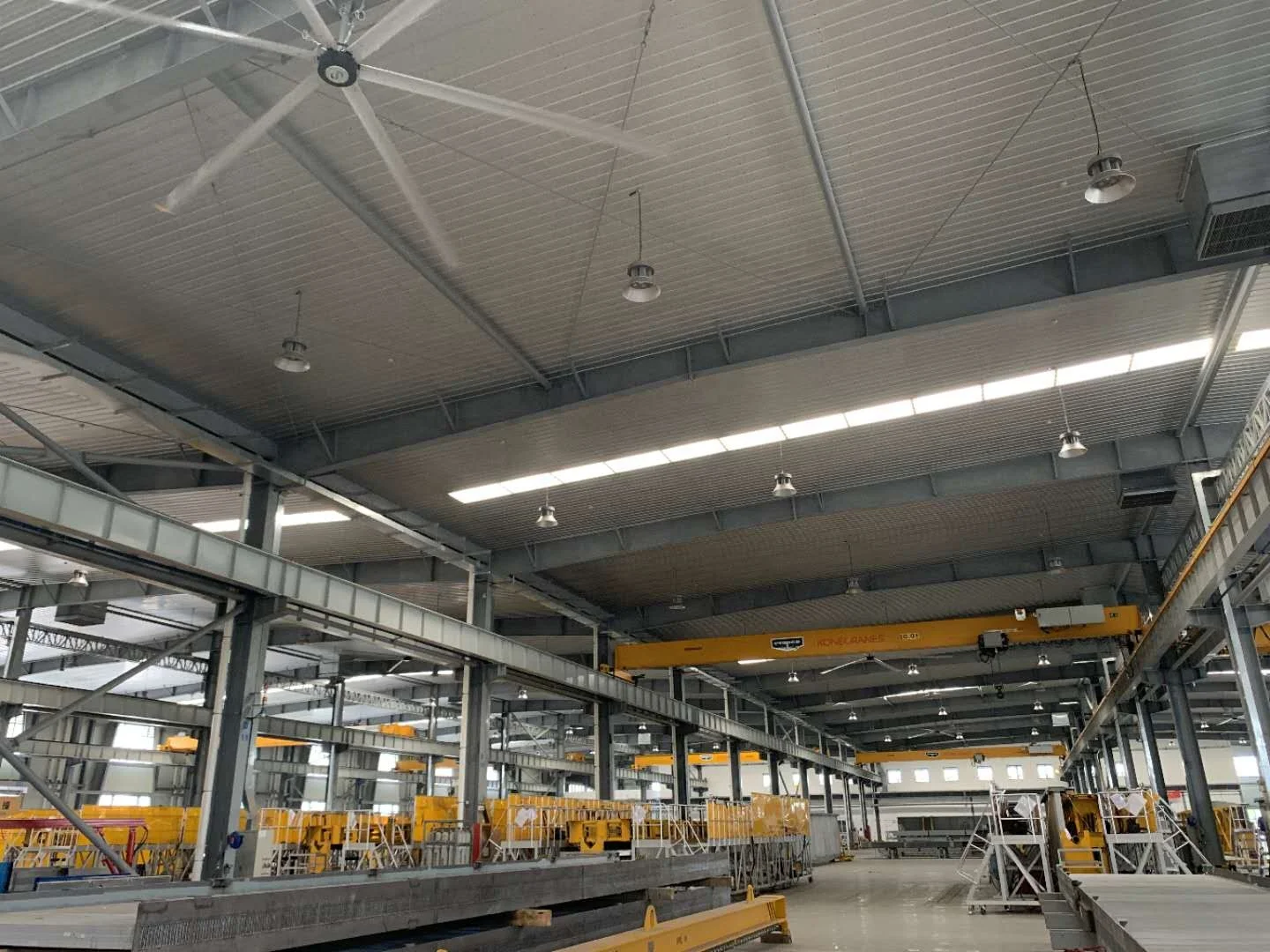 
24ft/7.3m HVLS Industrial Large Ceiling Fan with direct drive PMSM Motor 