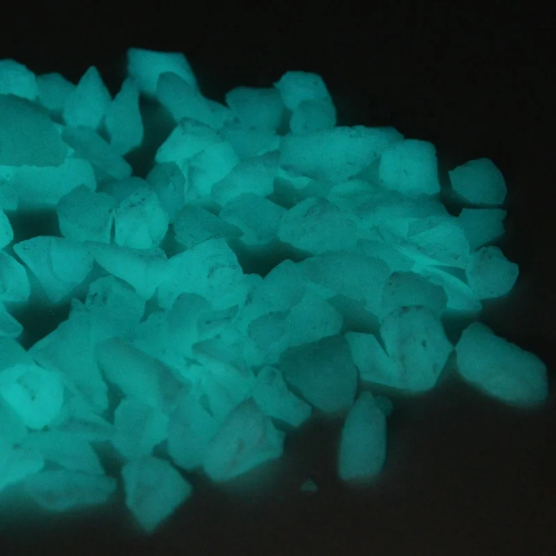 wholesale glow in the dark glass sand blue green luminous crushed glass chips for terrazzo concrete floor