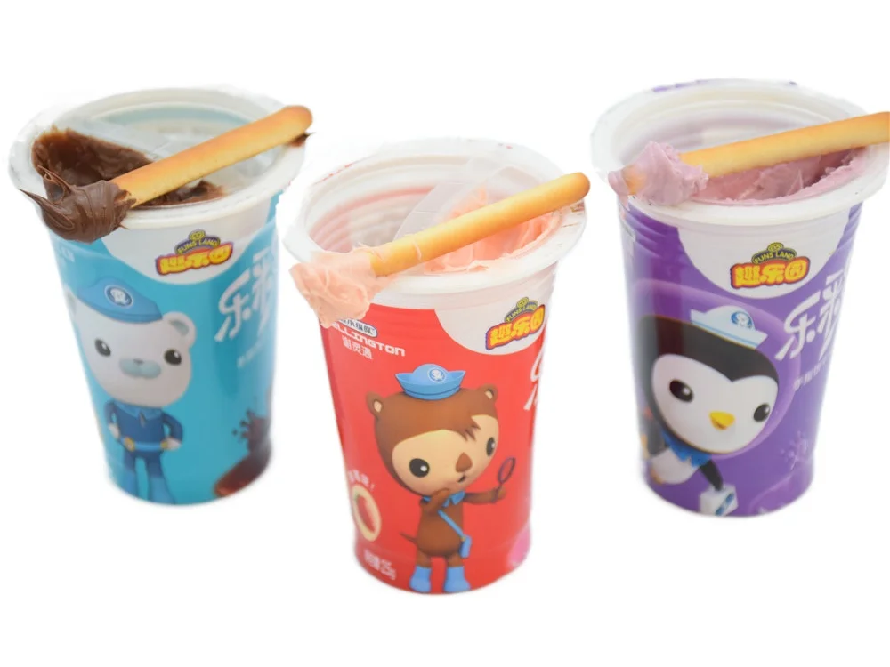 OEM Cookies Chocolate Coated Biscuits Strawberry Cream Mini Lady Finger Biscuits Custom Chocolate Wafer Stick Biscuit Snack Cup