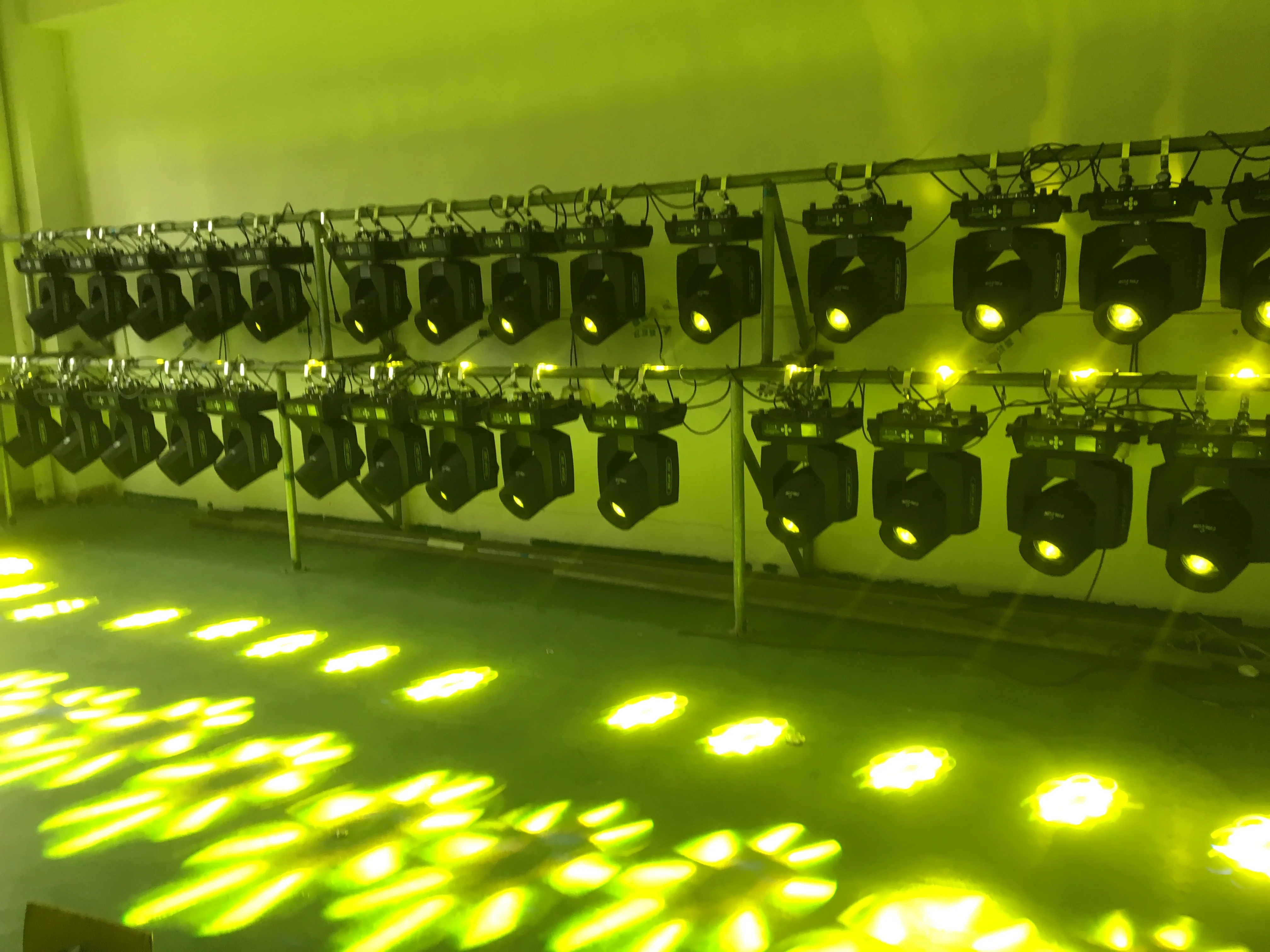 Good Price Dj 230 Moving Head Beam 7r 230W Sharpy Stage Light