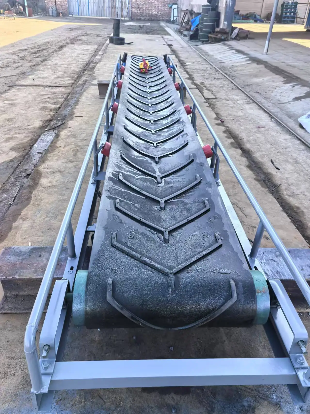 Large factories direct belt conveyor used for grain transport in stone crusher factories