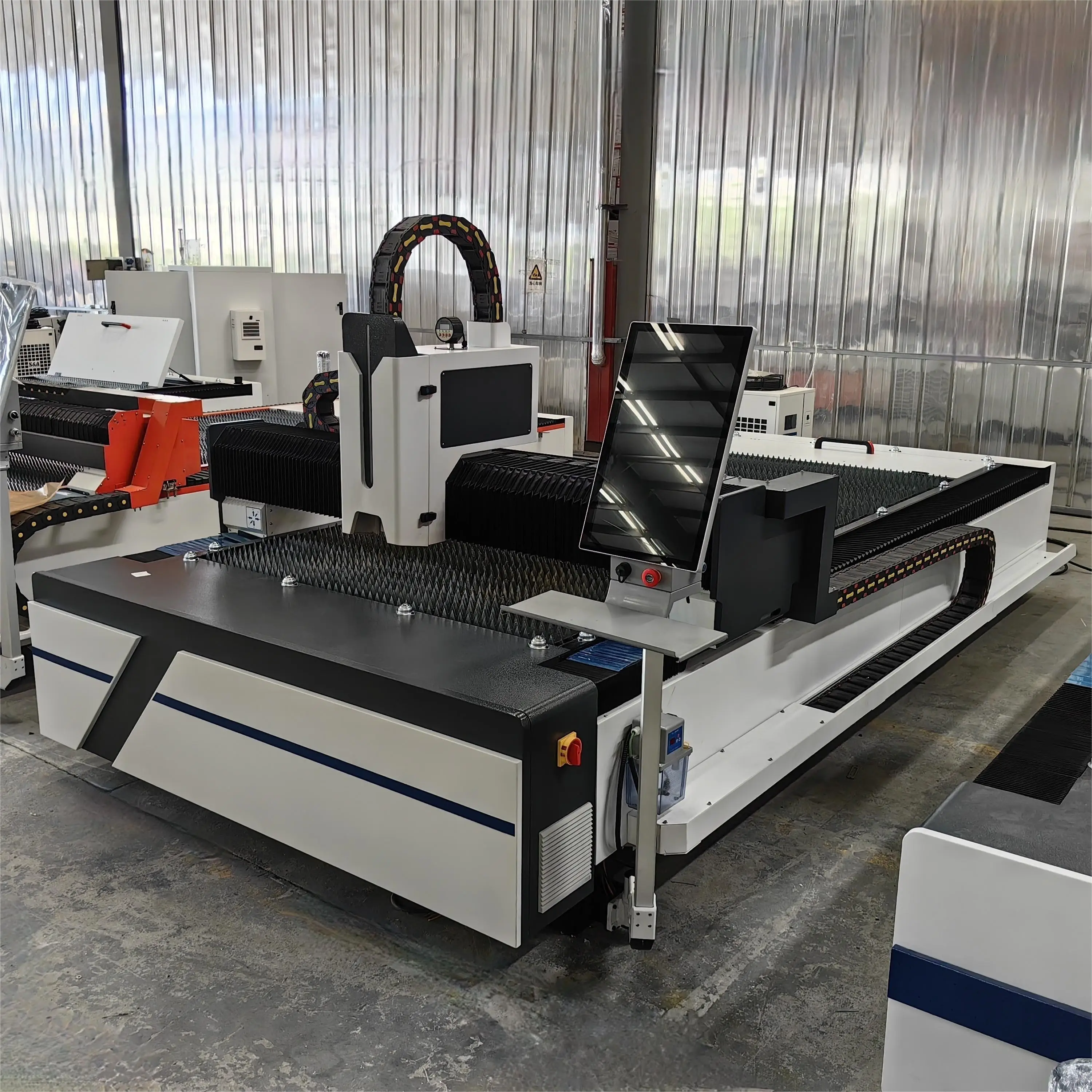 6000W Automatic CNC Metal Laser Cutting Spare Parts 3000w Aluminum Steel Fiber Laser Cutting Machine