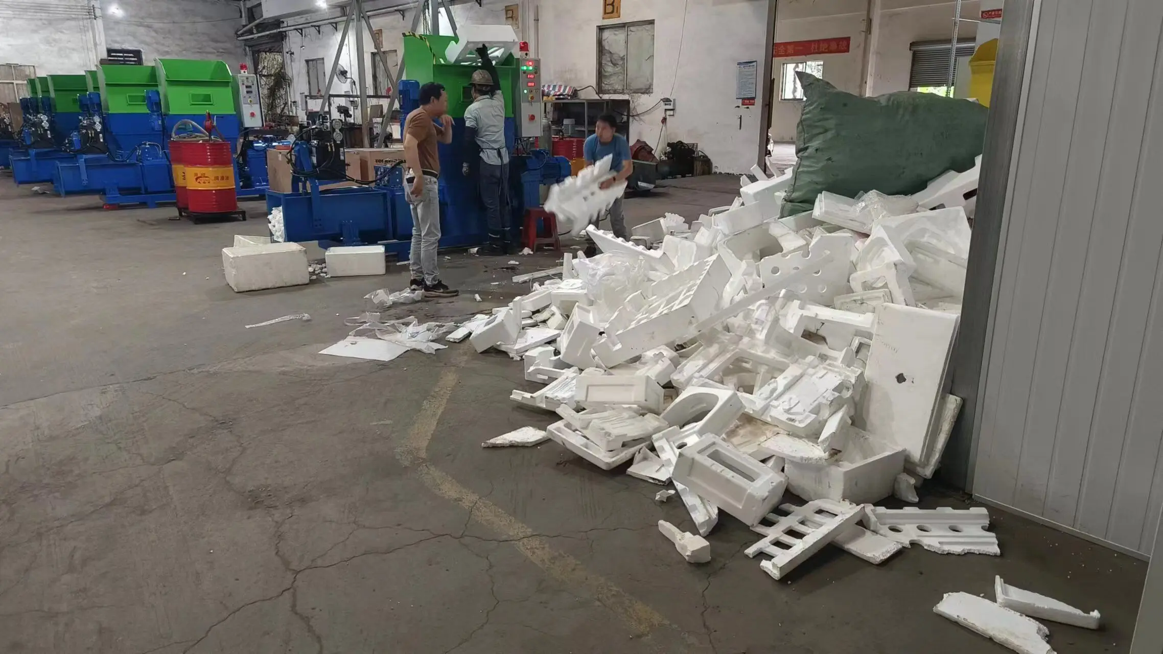 Low-energy Consumption EPE EPS Plastic Foam Cold Press Crushing Recycling Compactor Machine