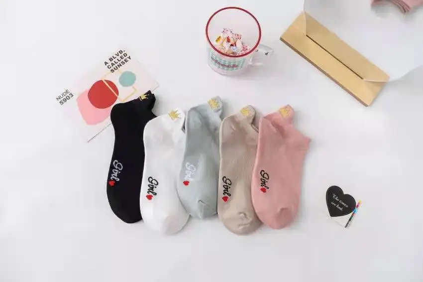 Spring and summer cotton boat socks female shallow mouth solid color heel embroidered crown Japanese invisible cotton socks